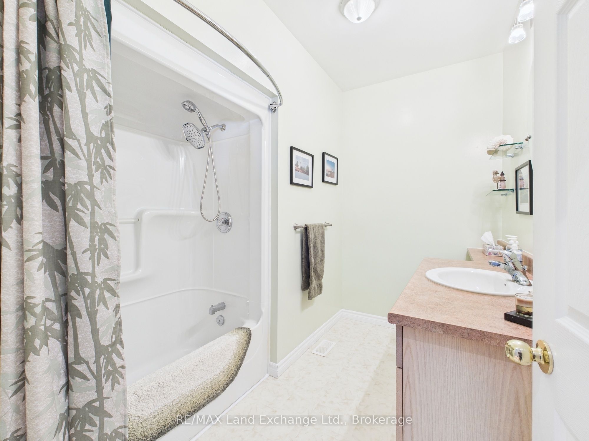282 Huron Road Property Photo 13