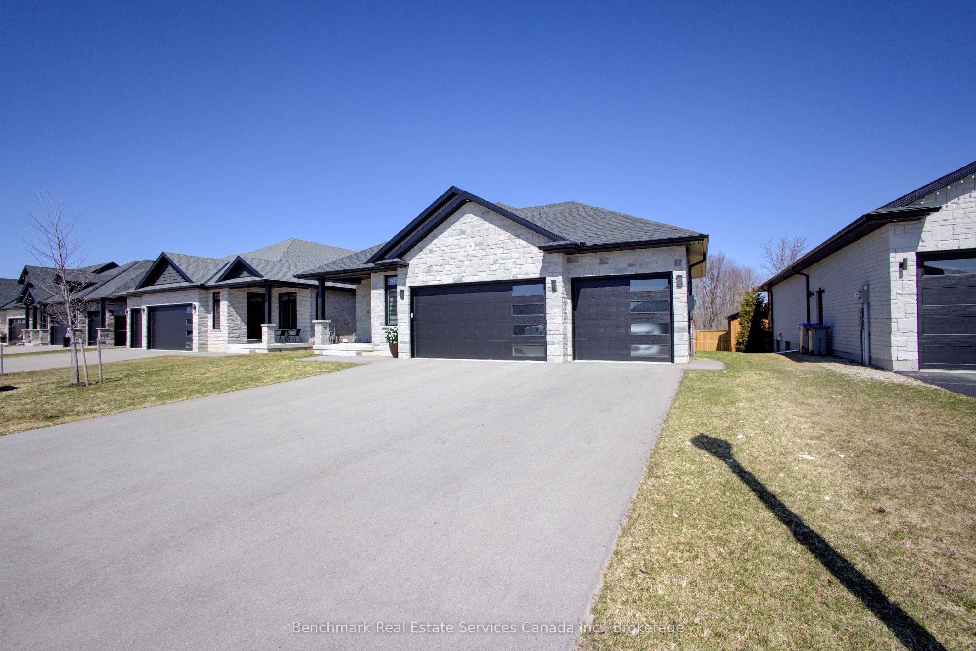 19 Winchester Crescent Property Photo 2