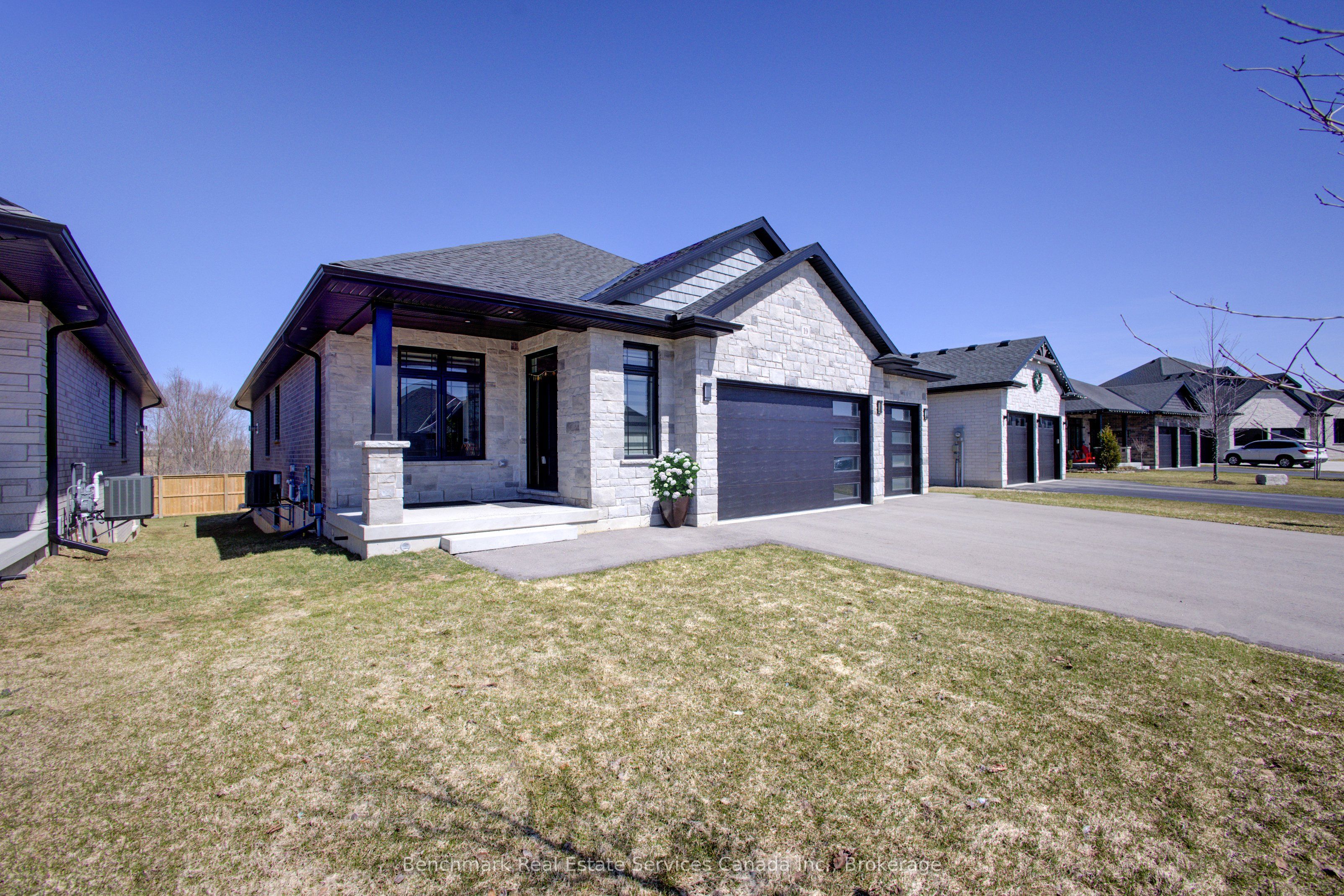 19 Winchester Crescent Property Photo 3