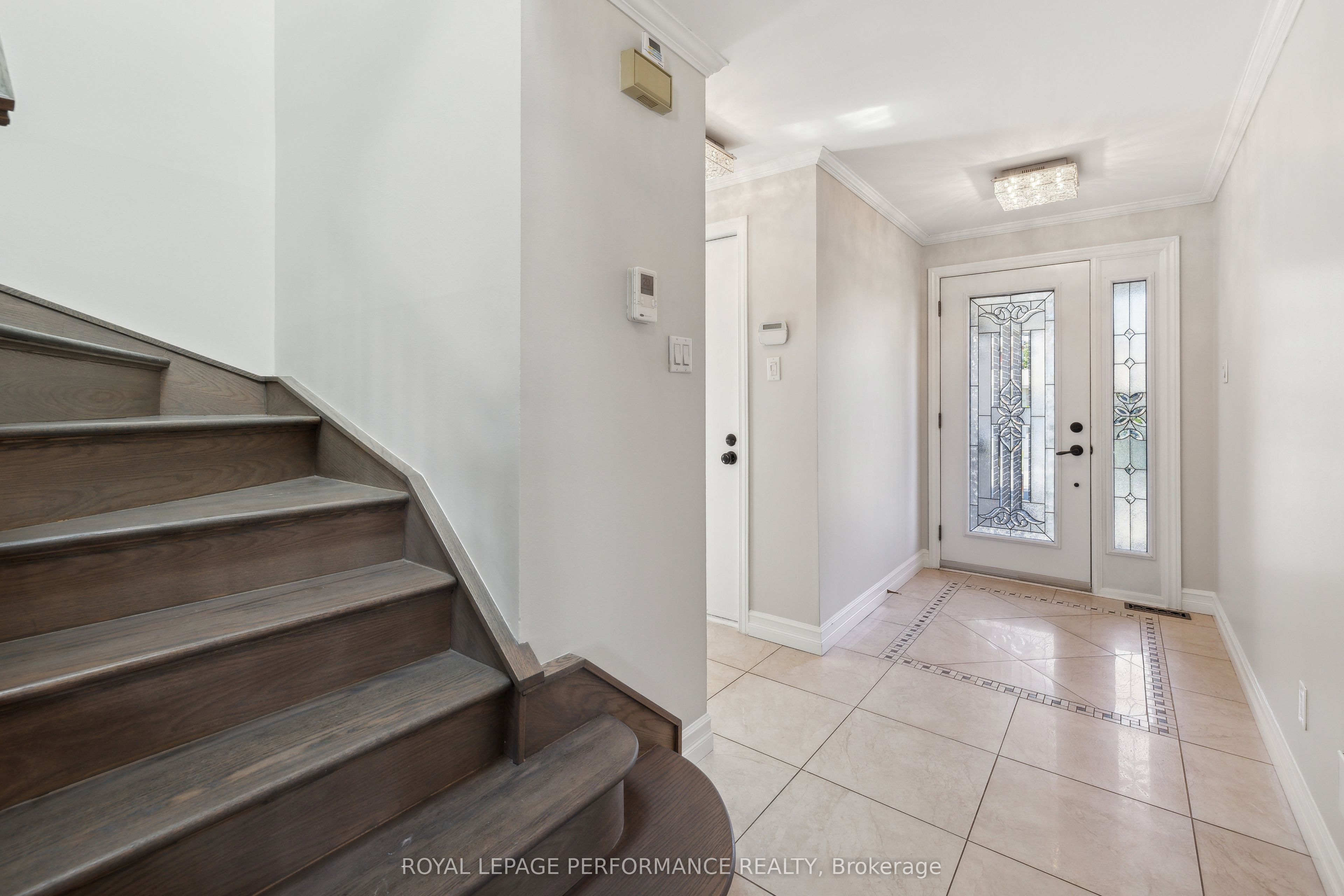 1873 Du Clairvaux Road Property Photo 3