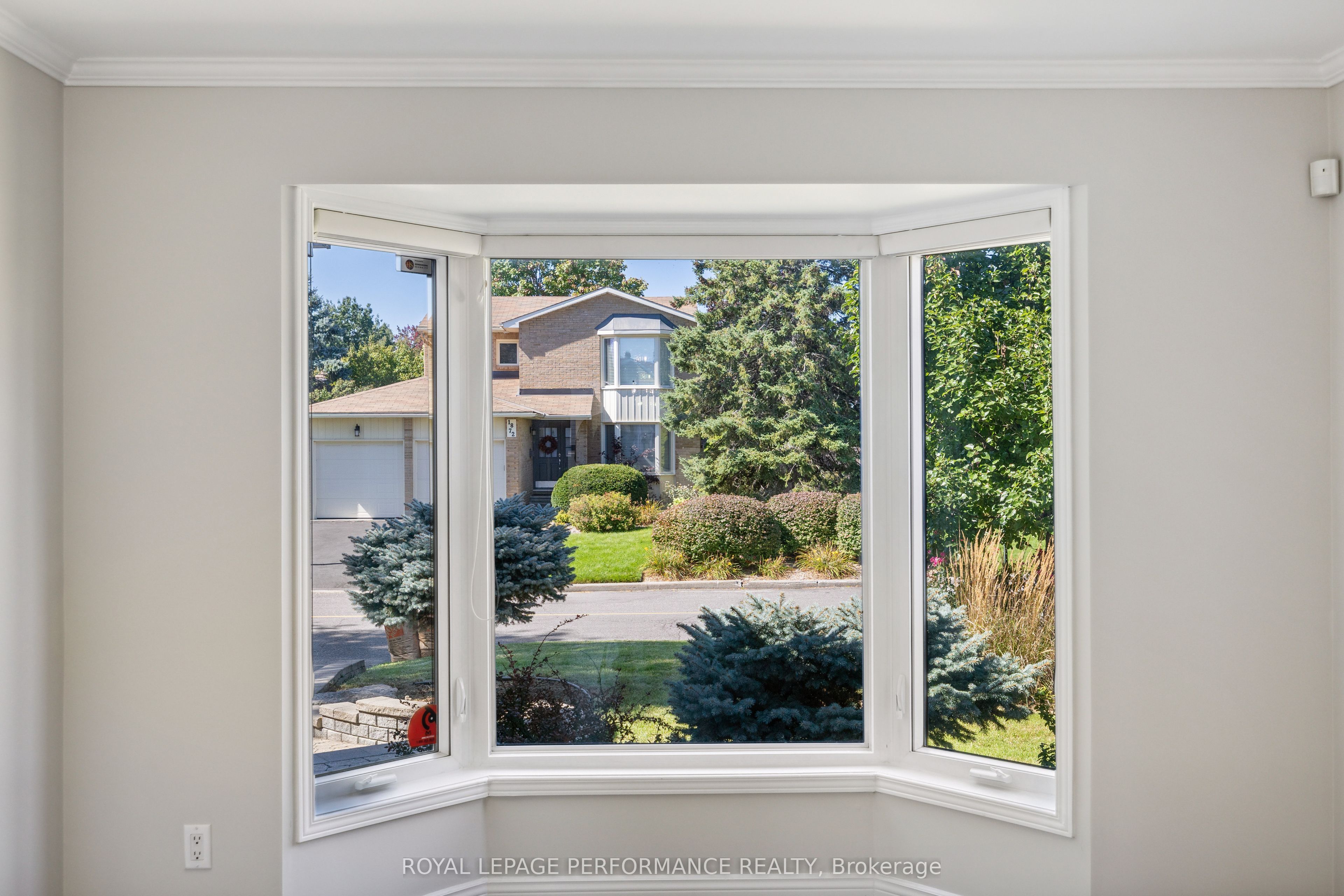 1873 Du Clairvaux Road Property Photo 7