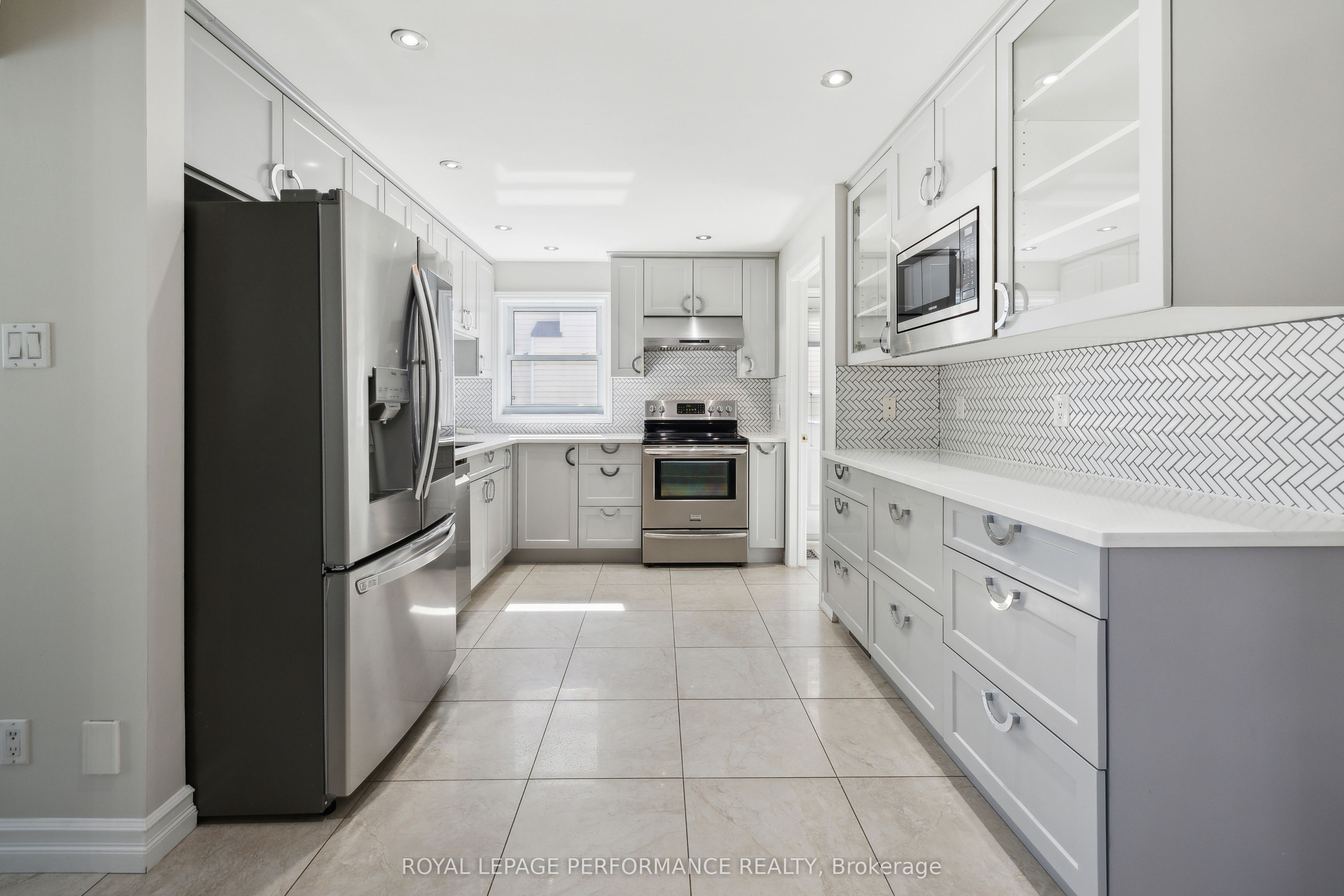 1873 Du Clairvaux Road Property Photo 12