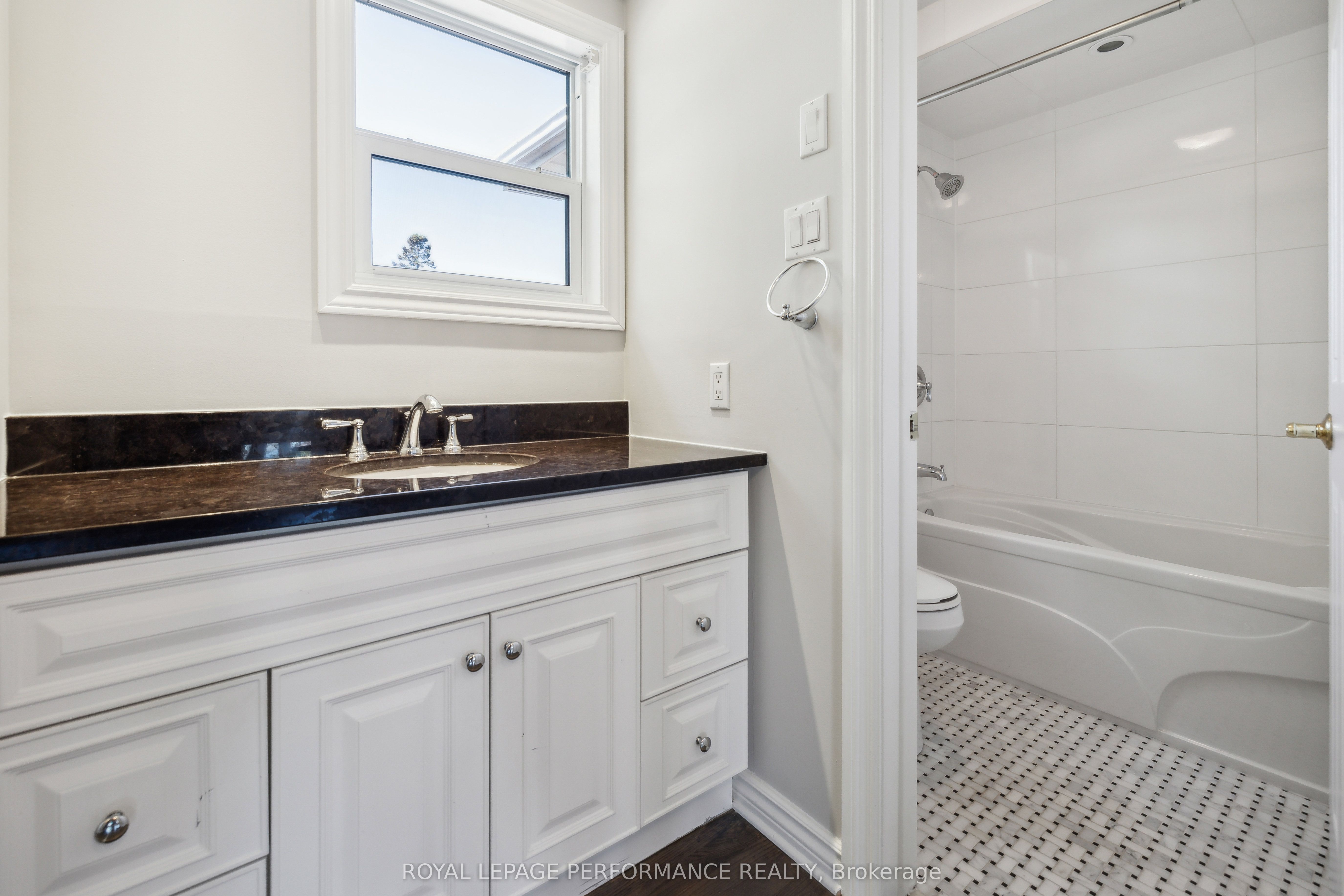 1873 Du Clairvaux Road Property Photo 30