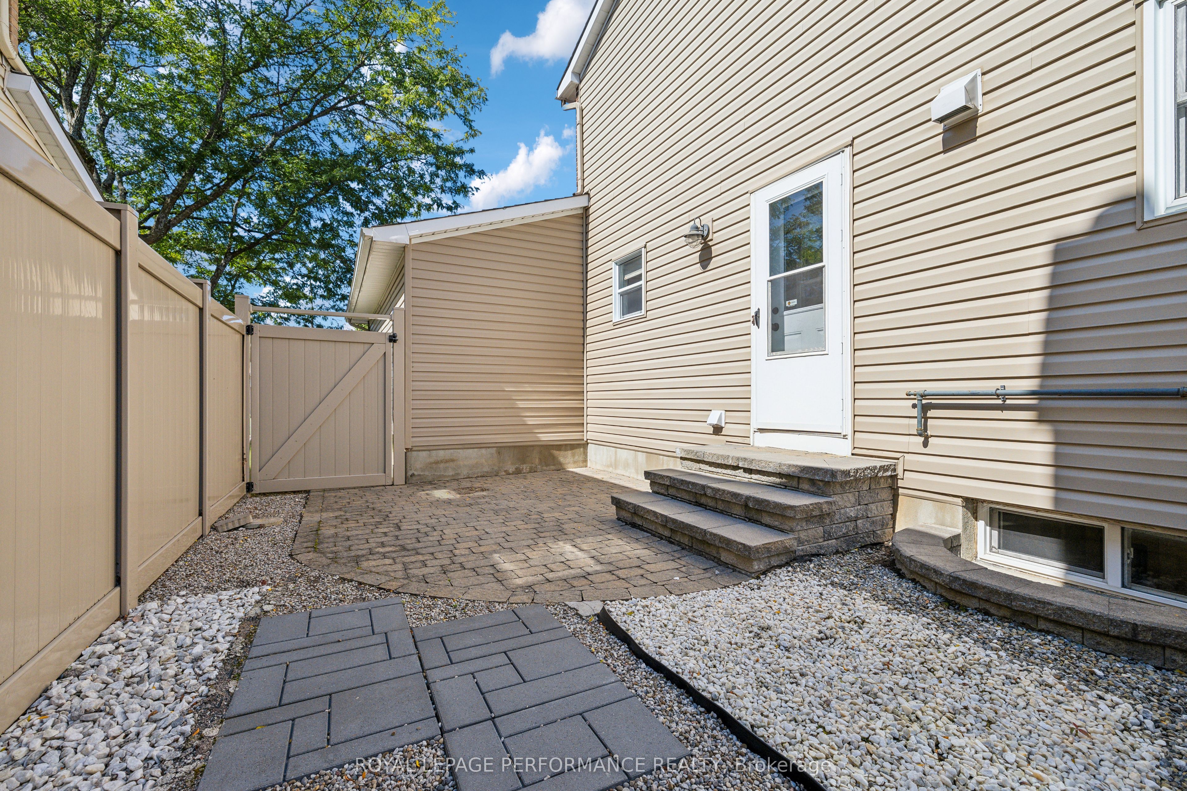 1873 Du Clairvaux Road Property Photo 42