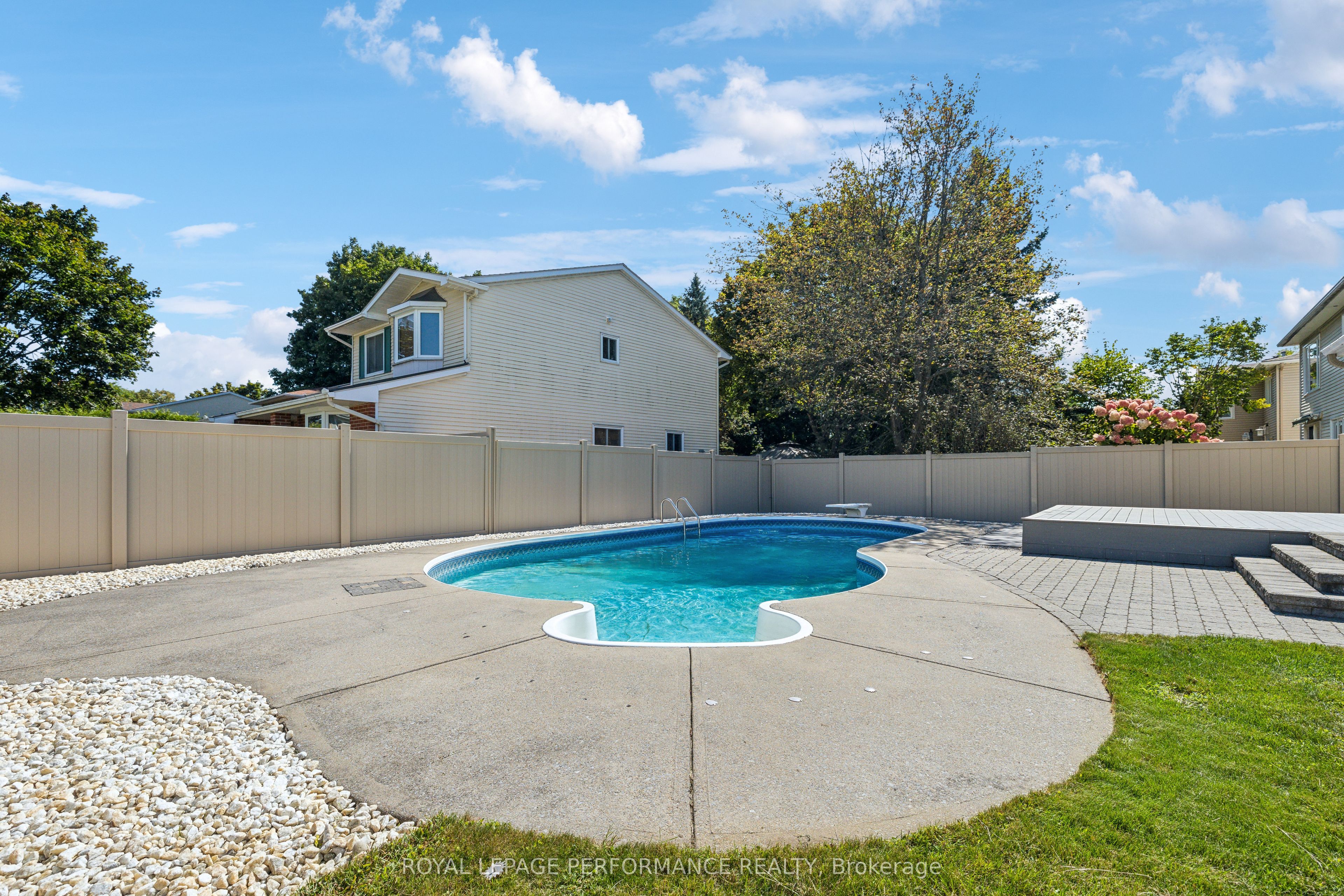 1873 Du Clairvaux Road Property Photo 44