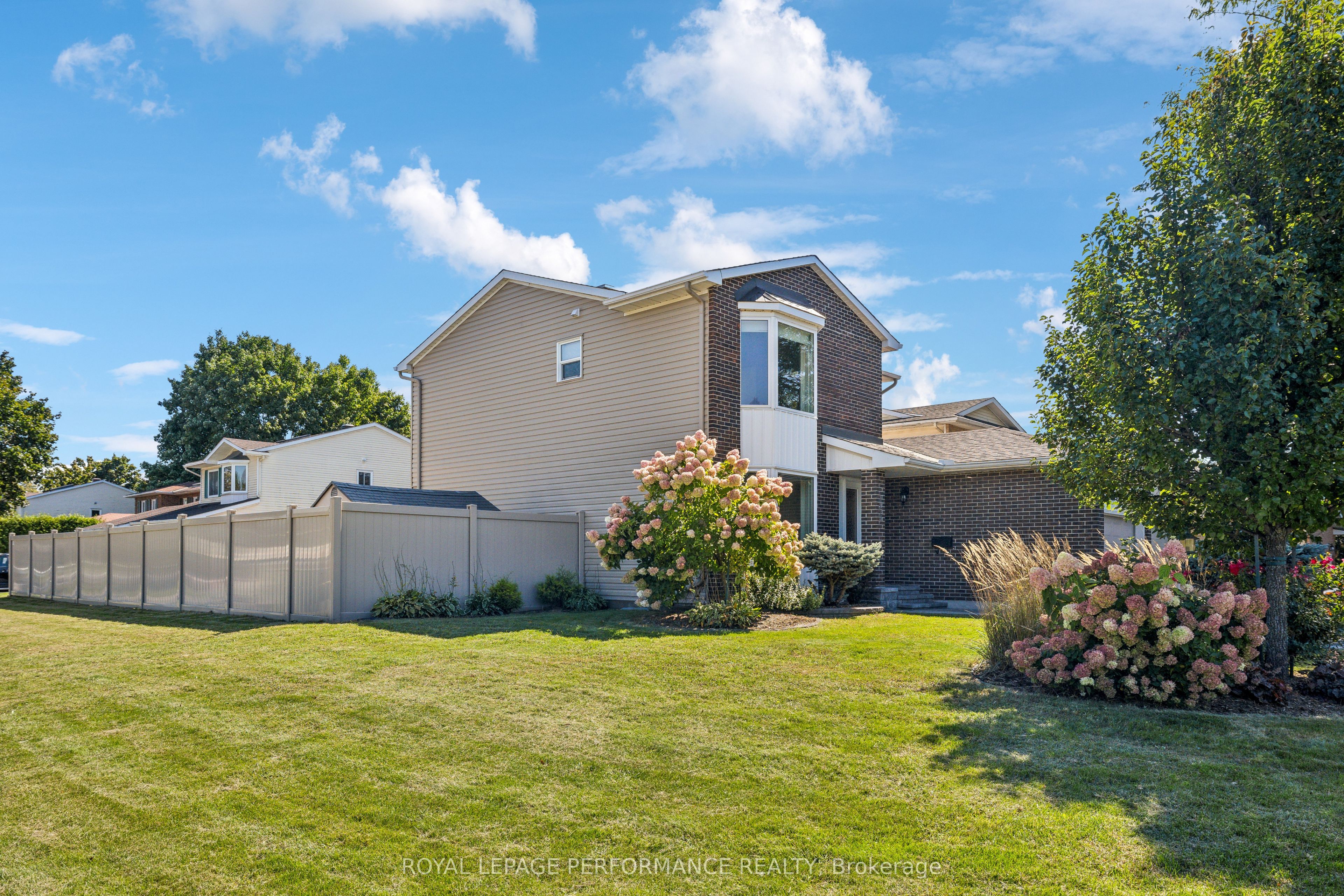 1873 Du Clairvaux Road Property Photo 45