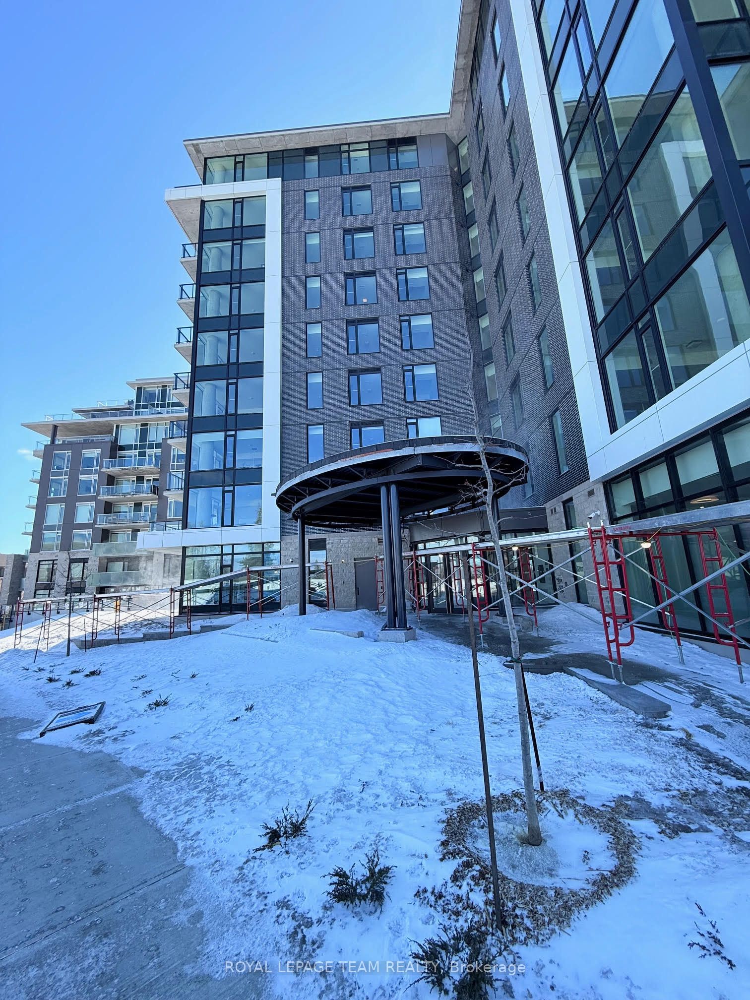360 Deschatelets Property Photo