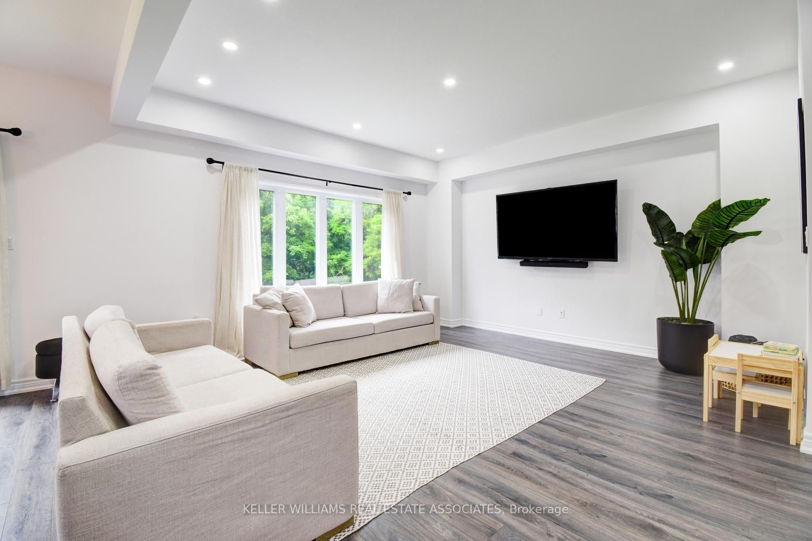150 Eccles Avenue Property Photo 3
