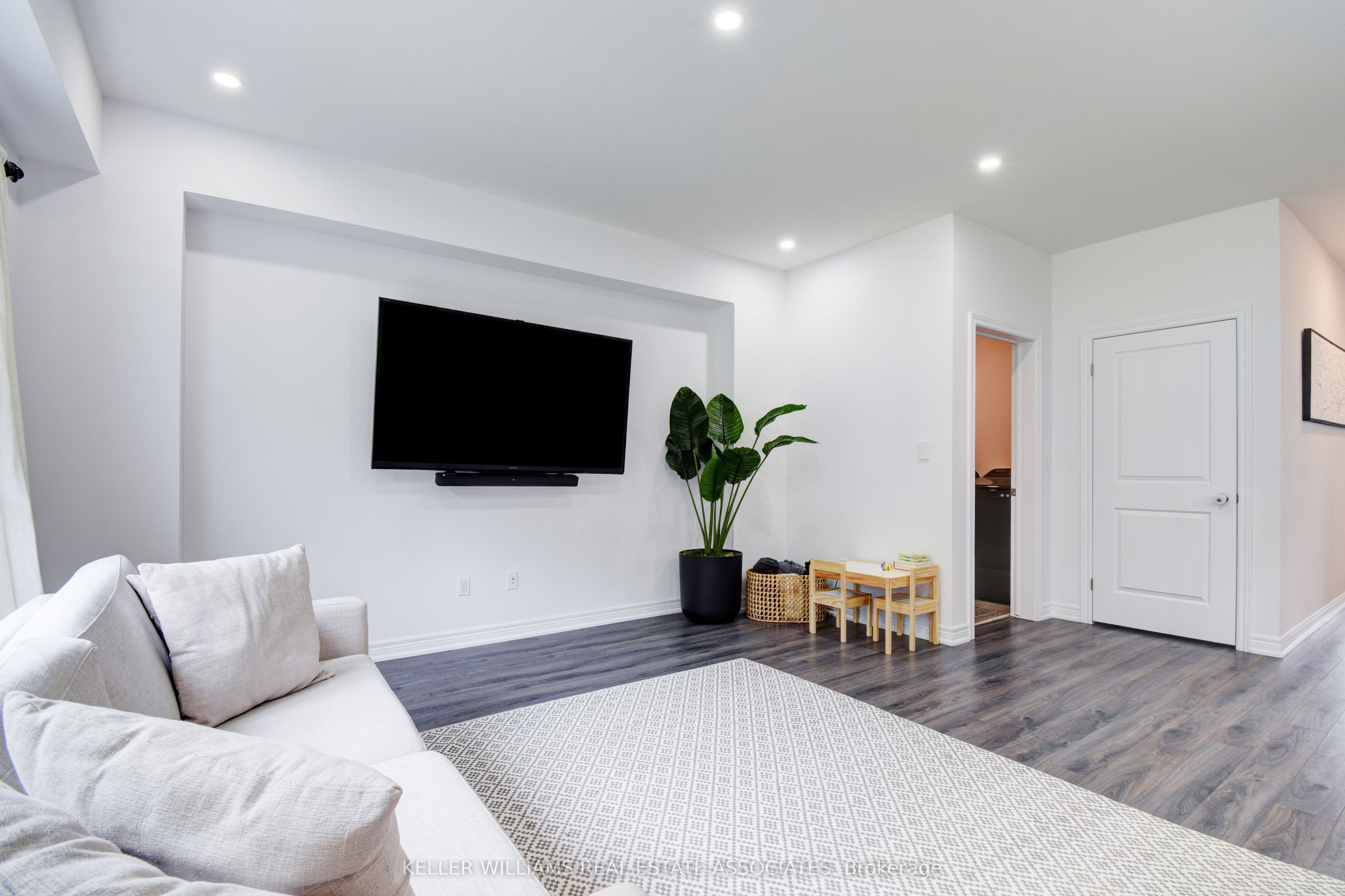 150 Eccles Avenue Property Photo 8