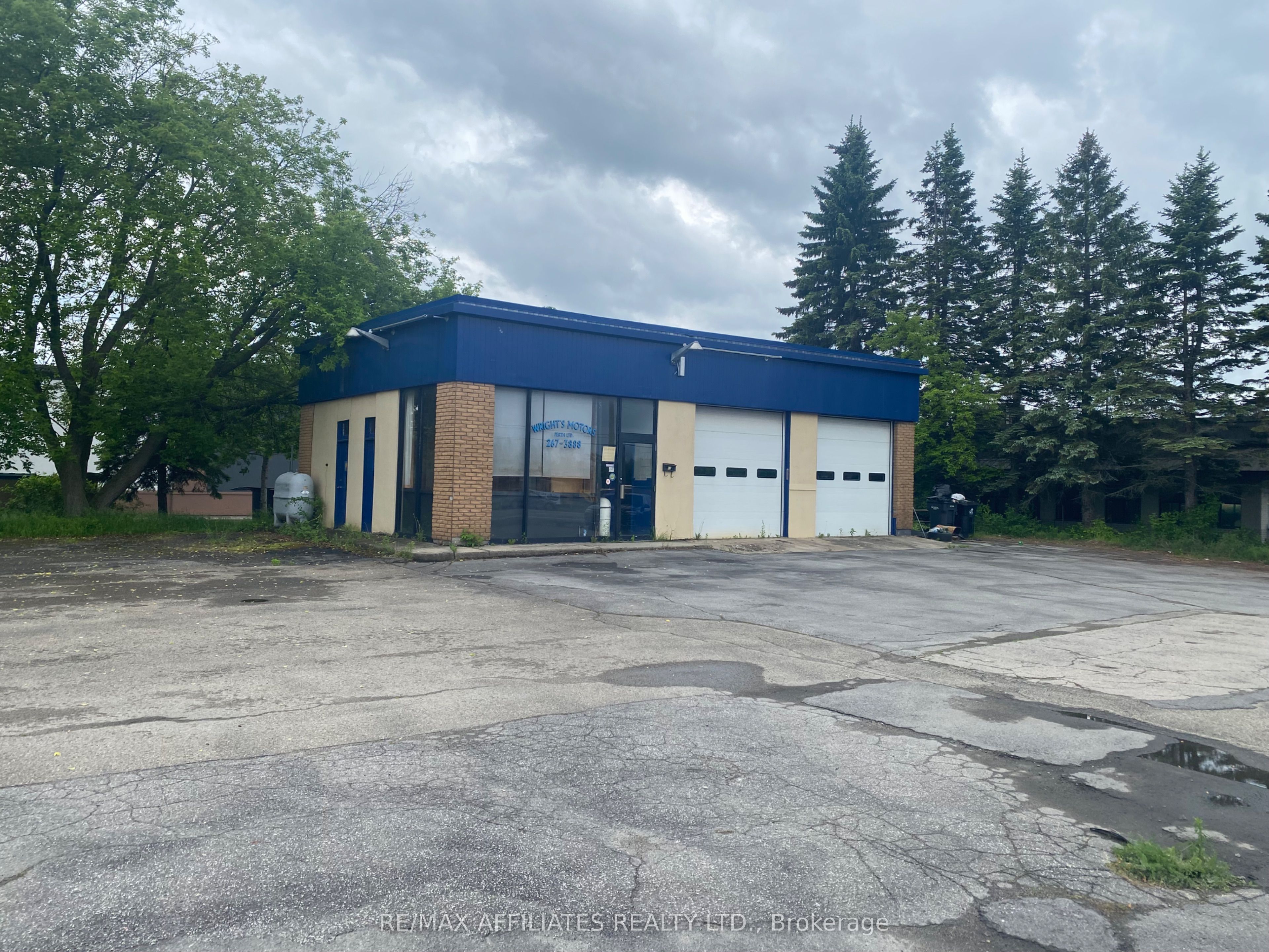 60 Dufferin Street Property Photo