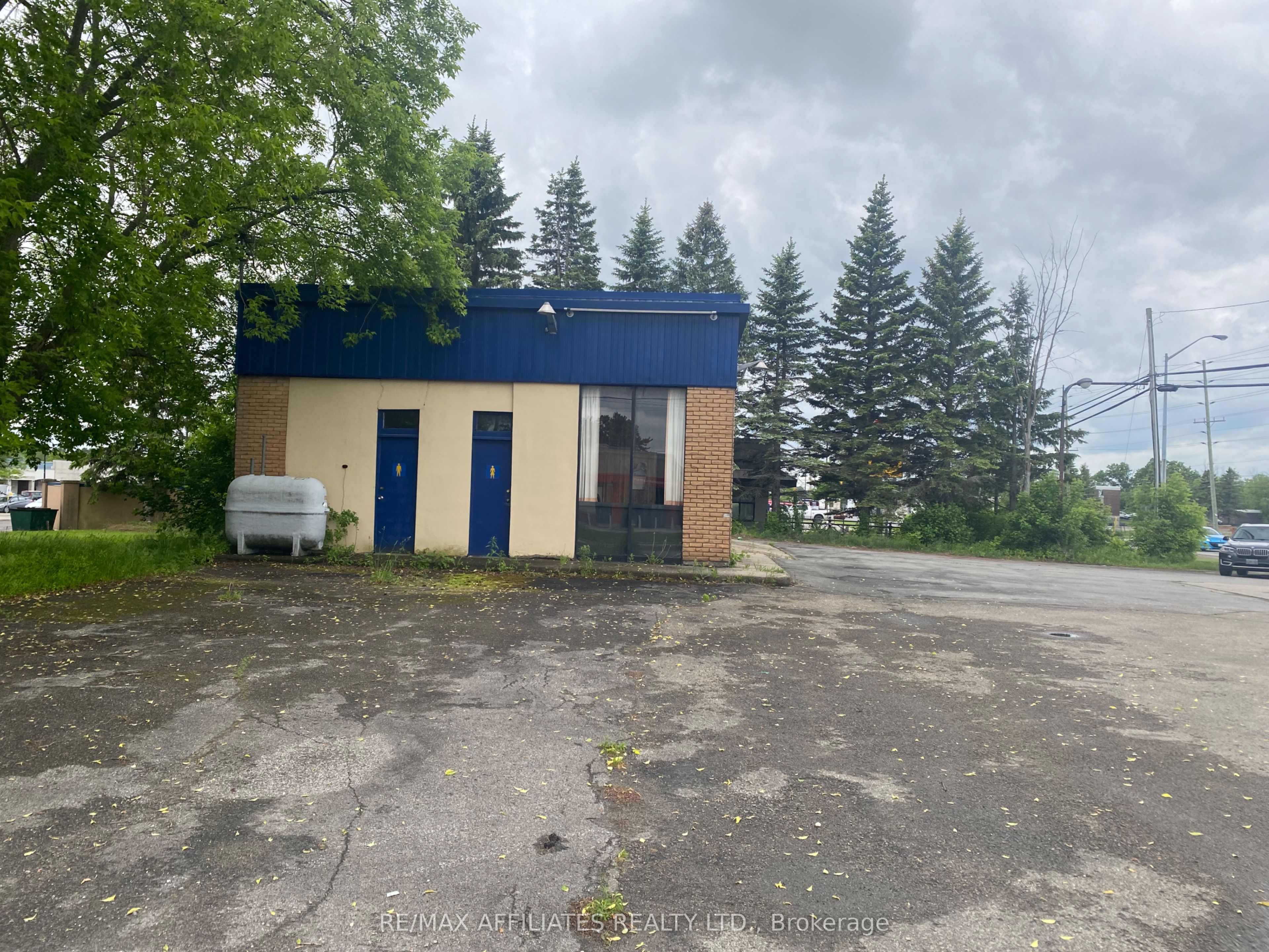 60 Dufferin Street Property Photo 3