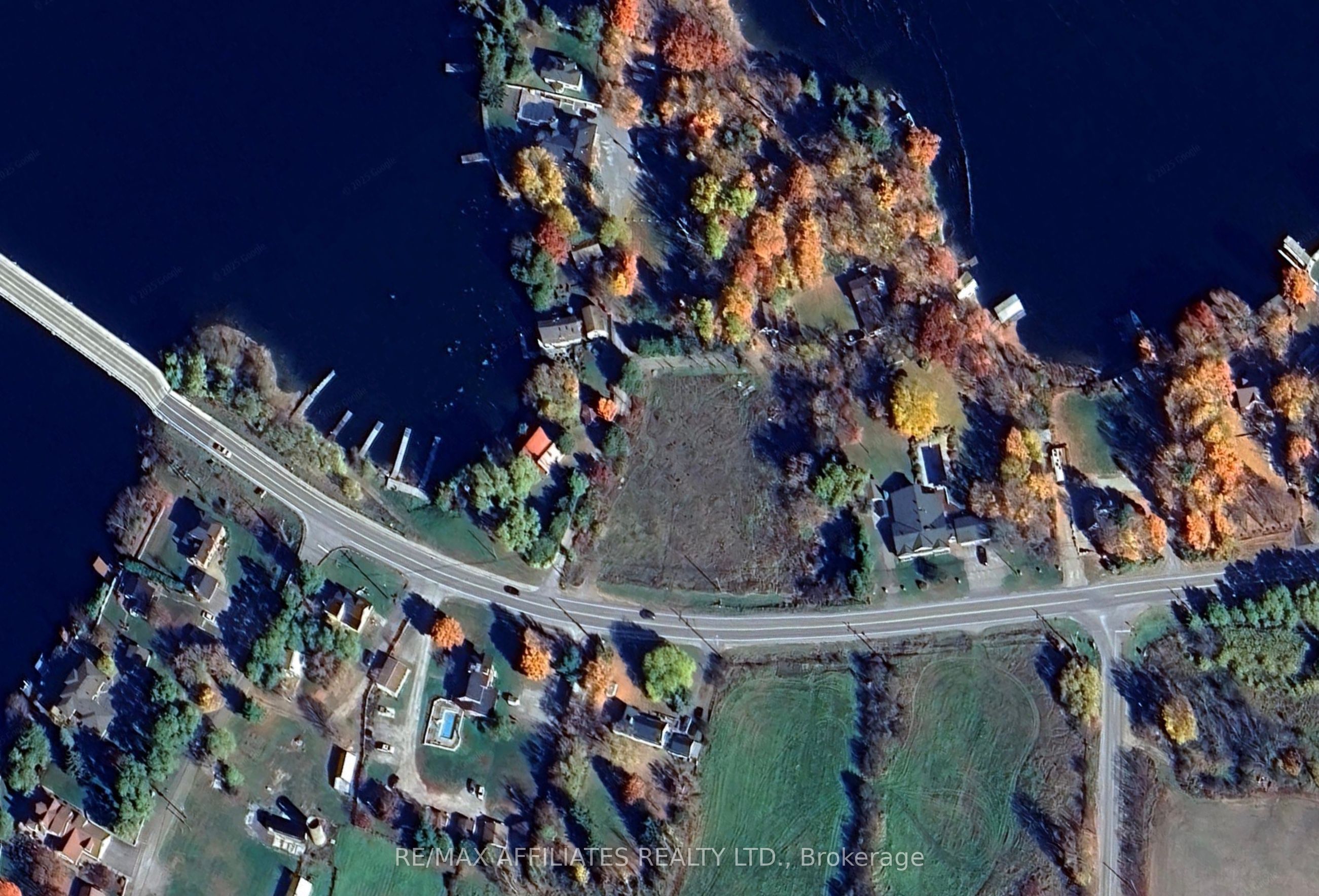 15 Rideau Ferry Rd Property Photo