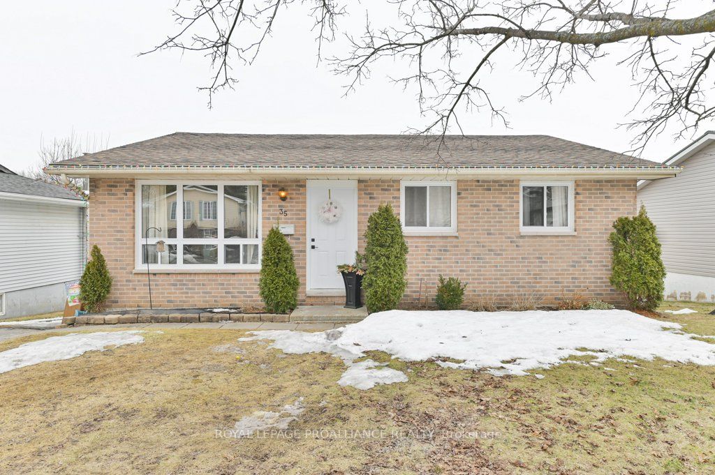 35 Van Alstine Drive Property Photo