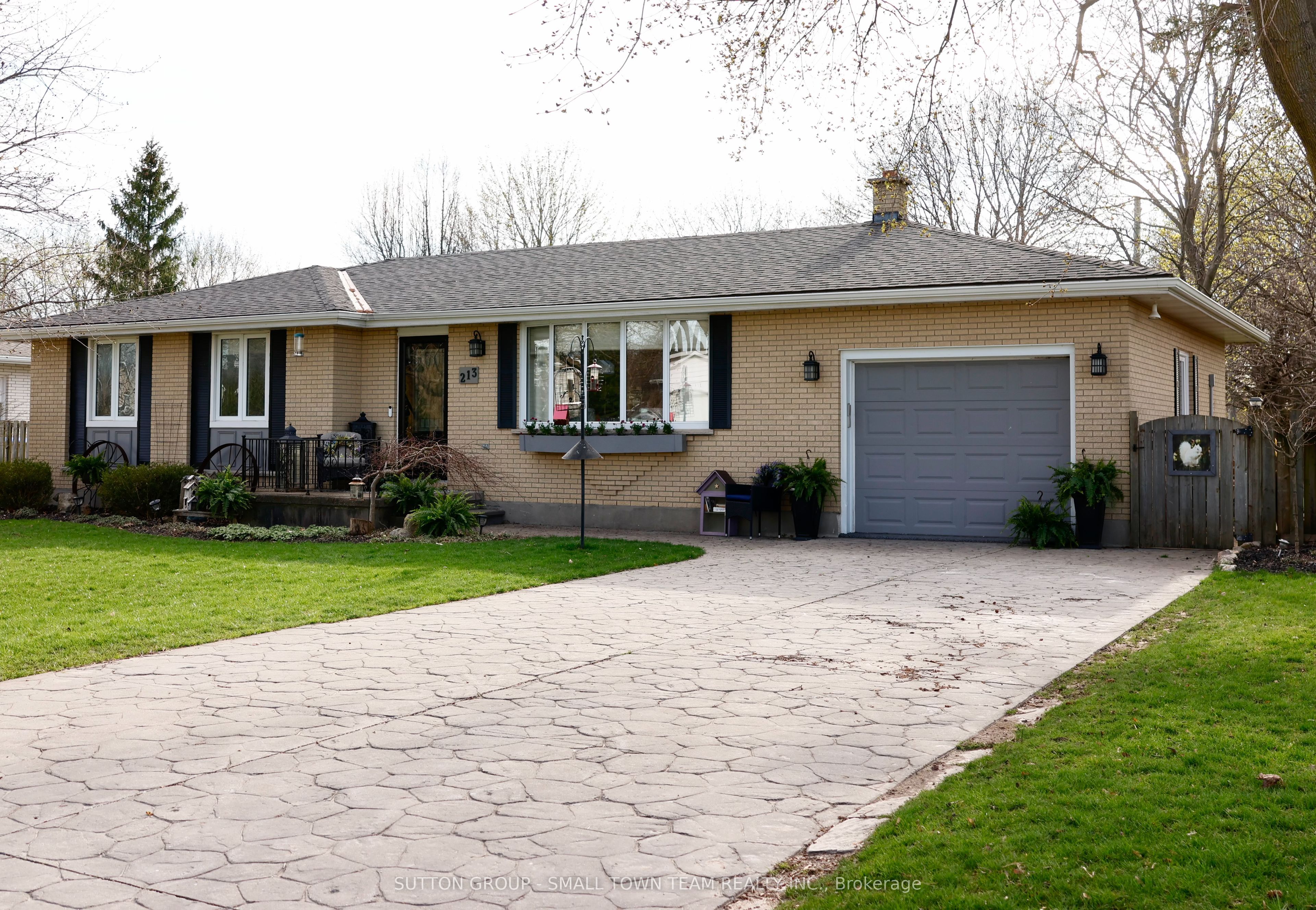 213 Pryde Boulevard Property Photo