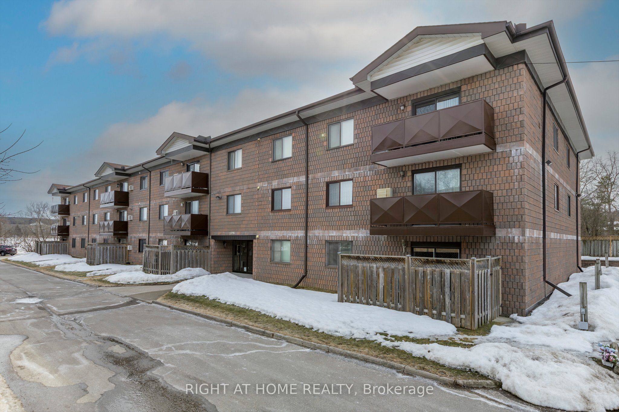 #208 - 795 Sherbrooke Street Property Photo