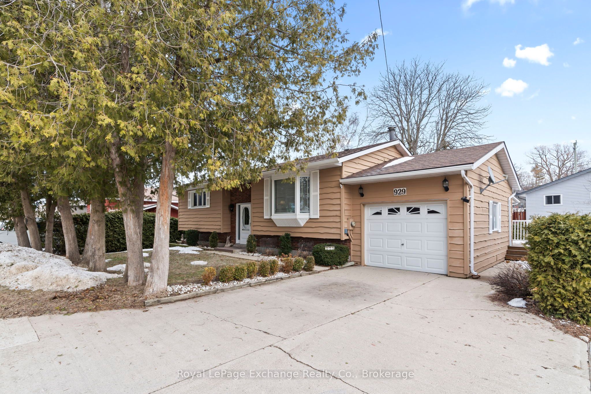 929 Saugeen Street Property Photo