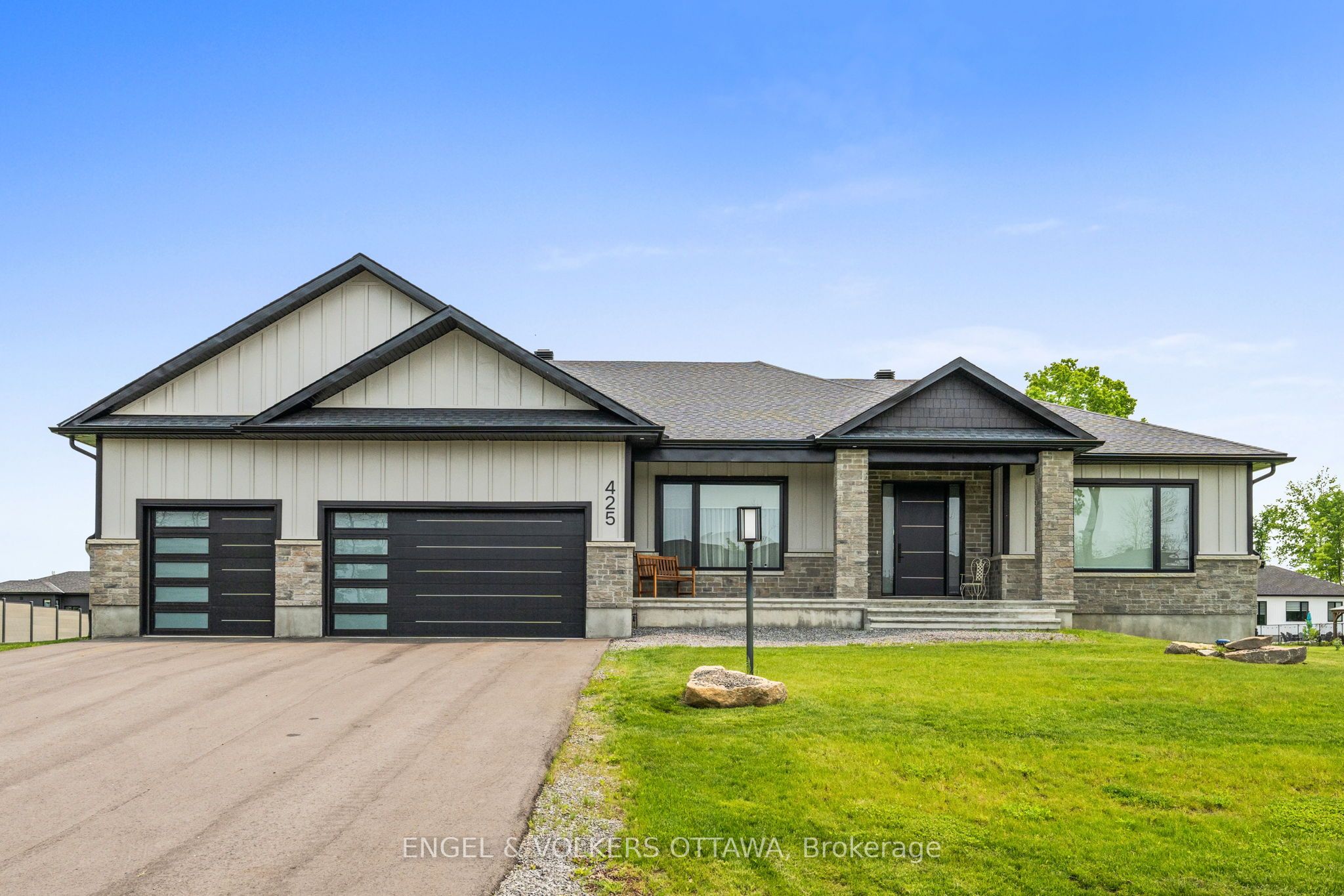 425 Ginger Crescent Property Photo 1