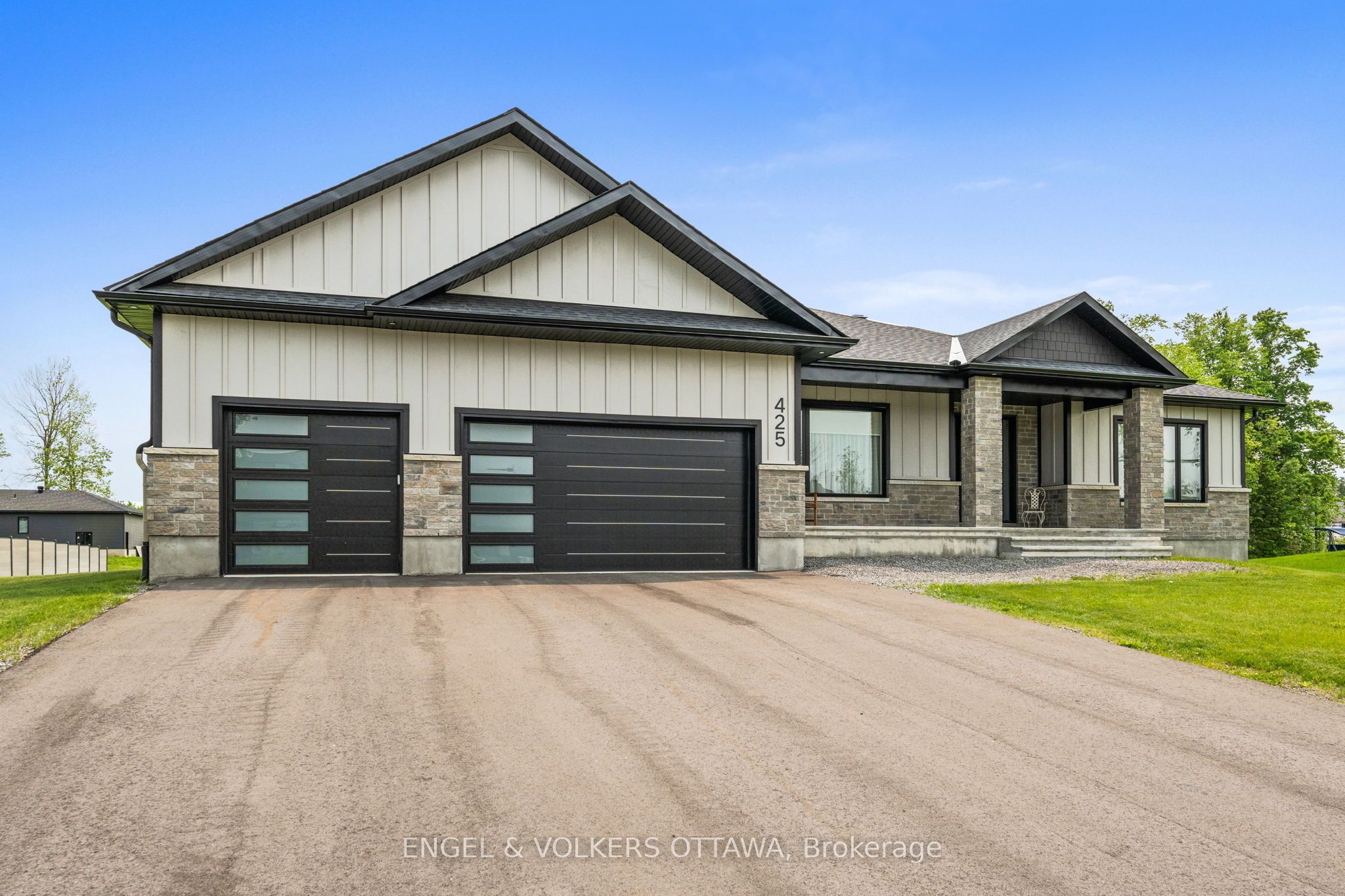 425 Ginger Crescent Property Photo 2