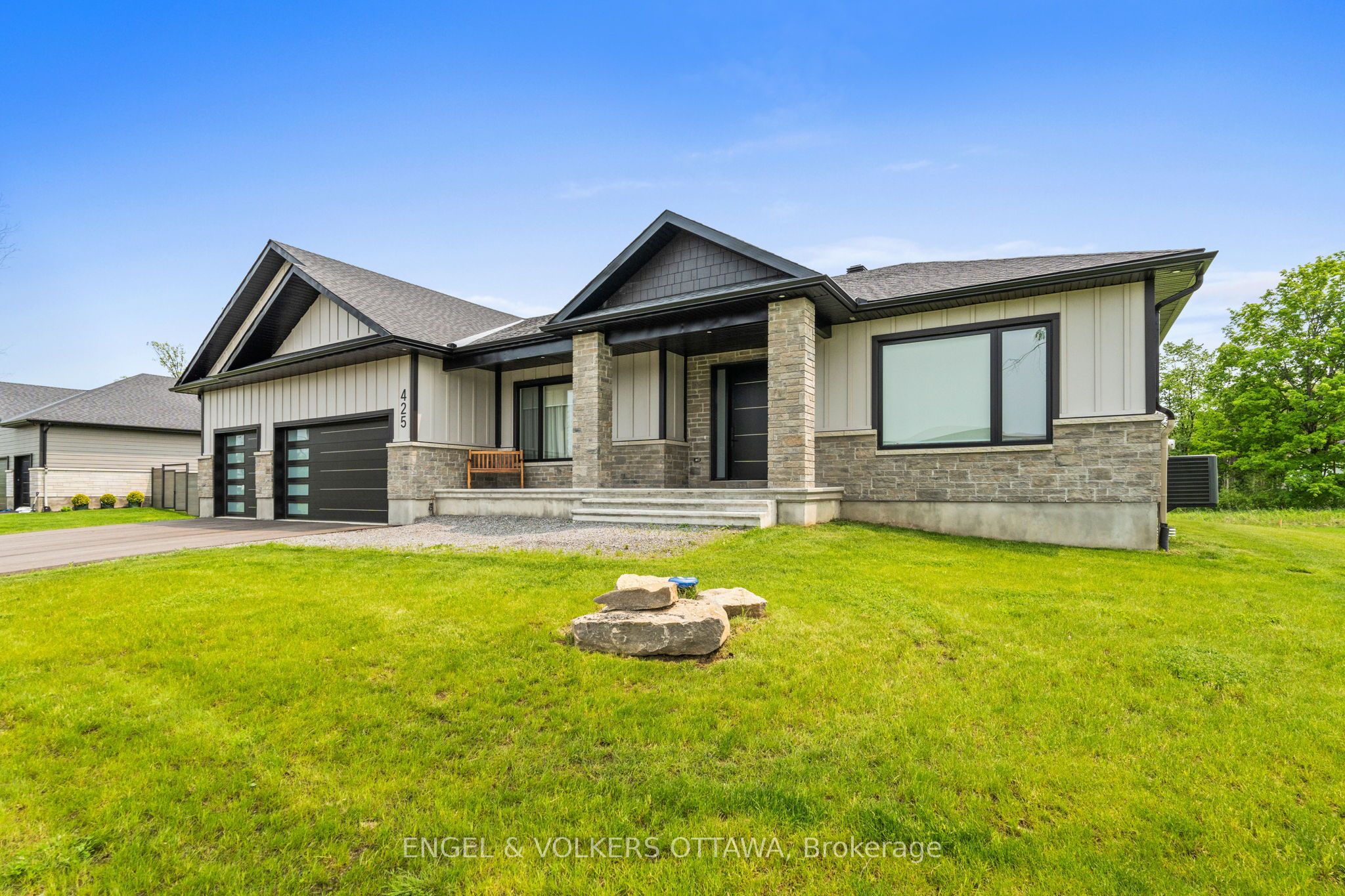 425 Ginger Crescent Property Photo 3