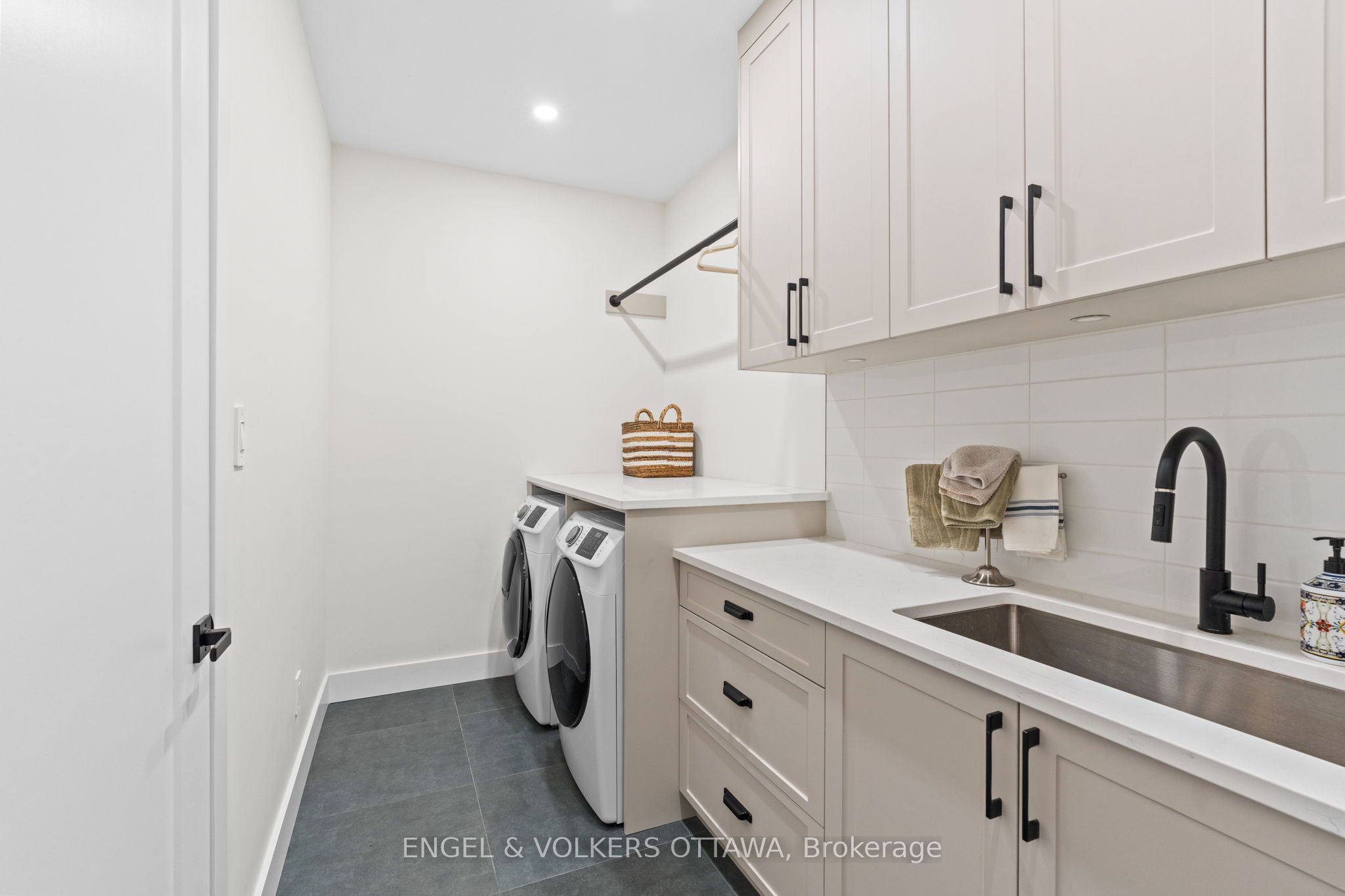 425 Ginger Crescent Property Photo 27