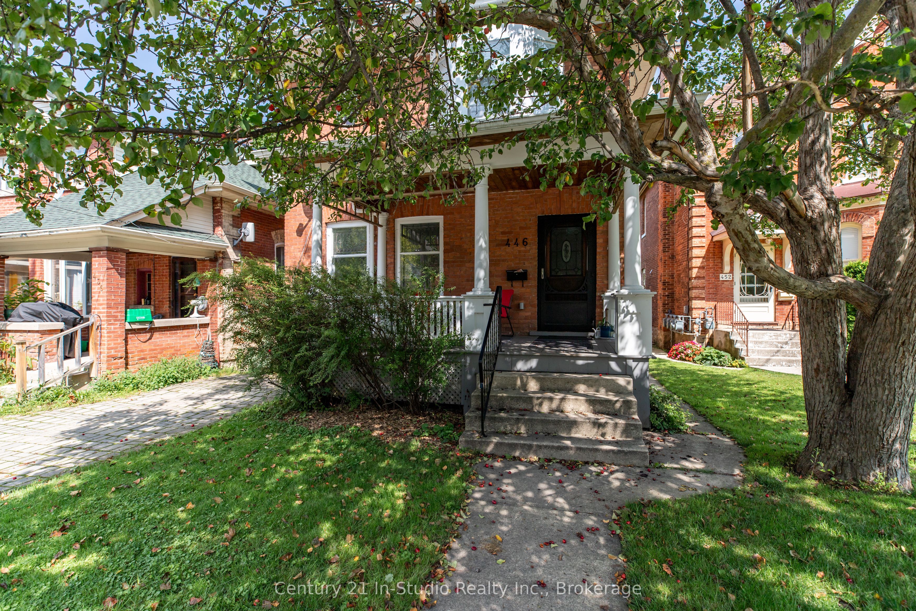 446 9TH Street E Property Photo 1