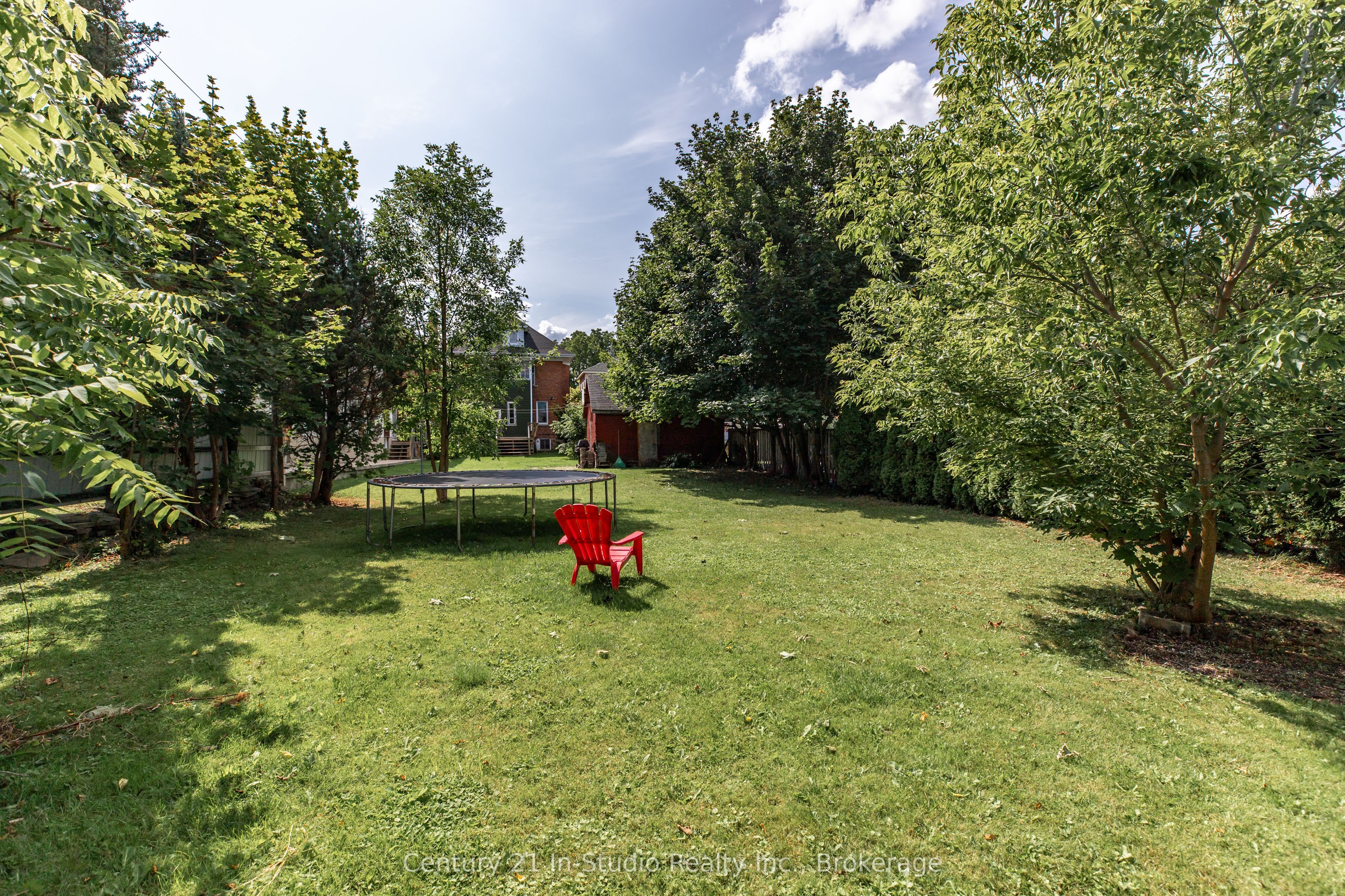 446 9th Street E Property Photo 5