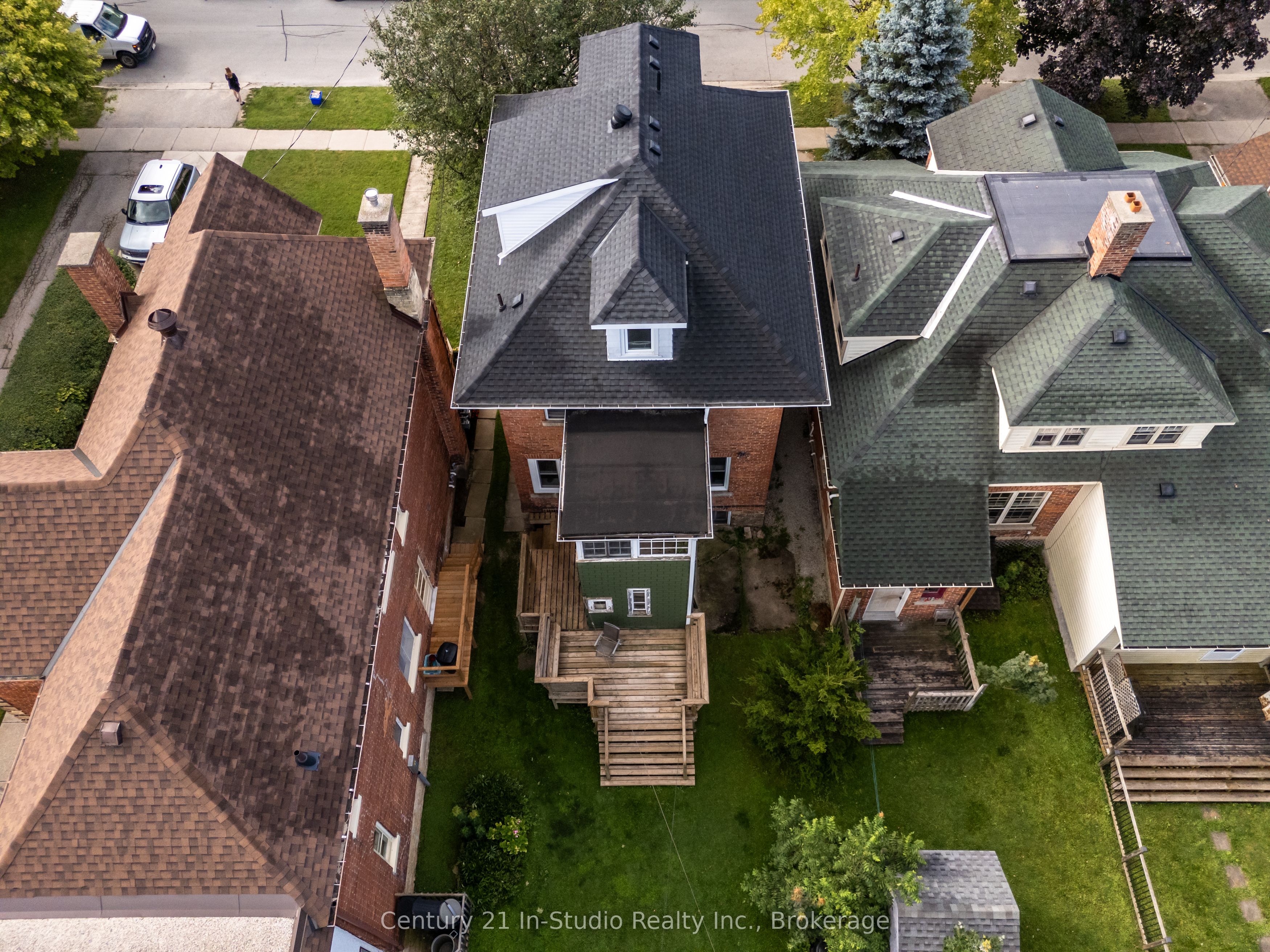 446 9th Street E Property Photo 6
