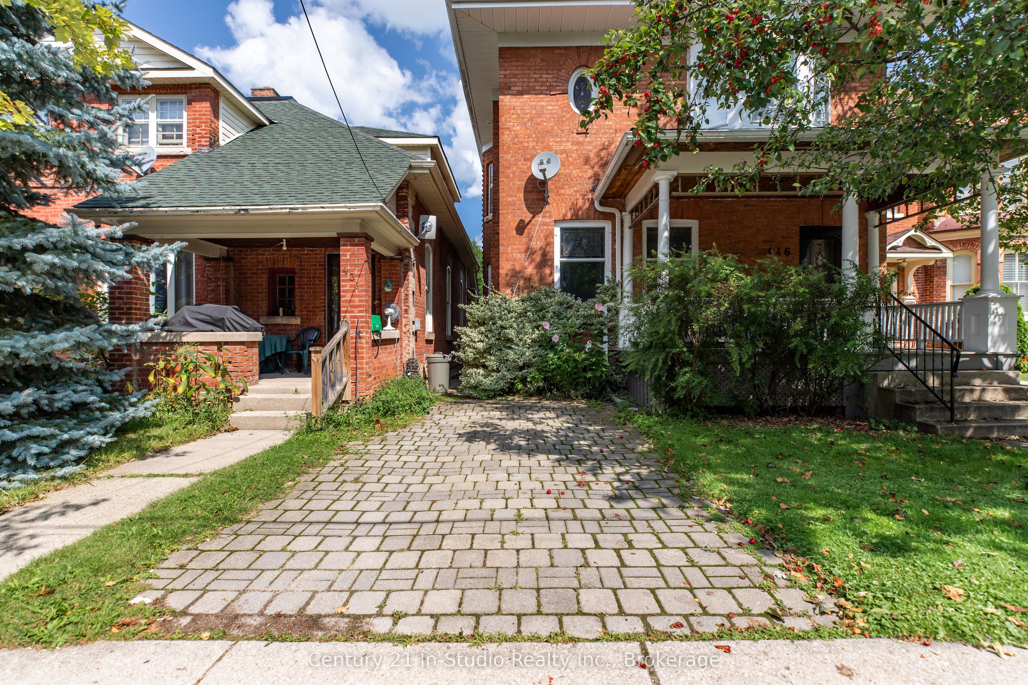 446 9th Street E Property Photo 8