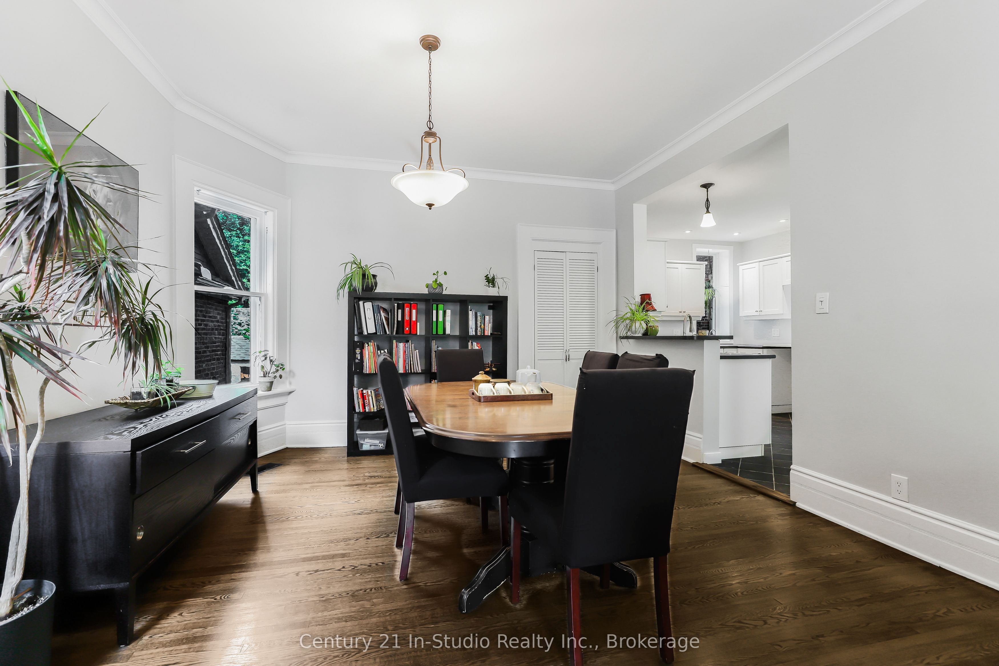446 9th Street E Property Photo 16