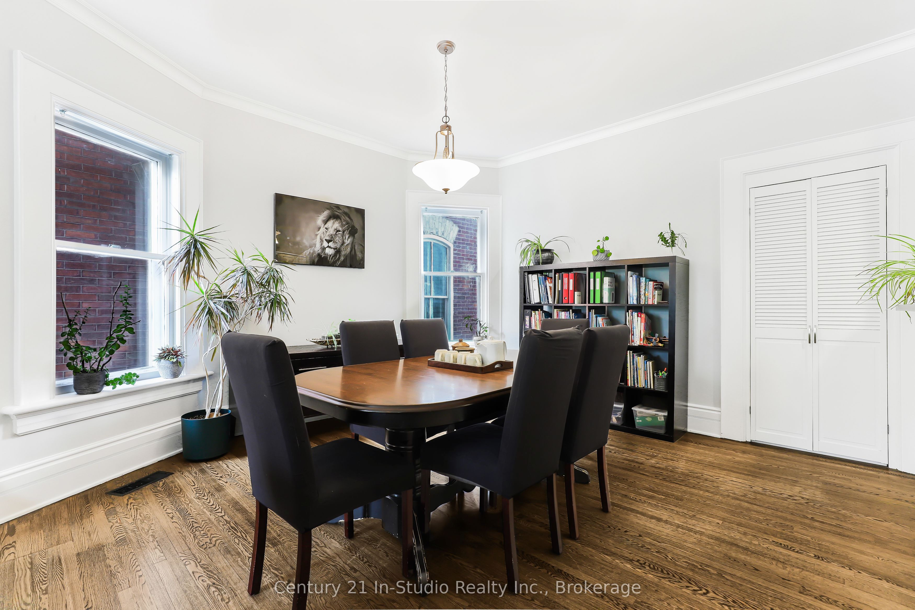 446 9th Street E Property Photo 17