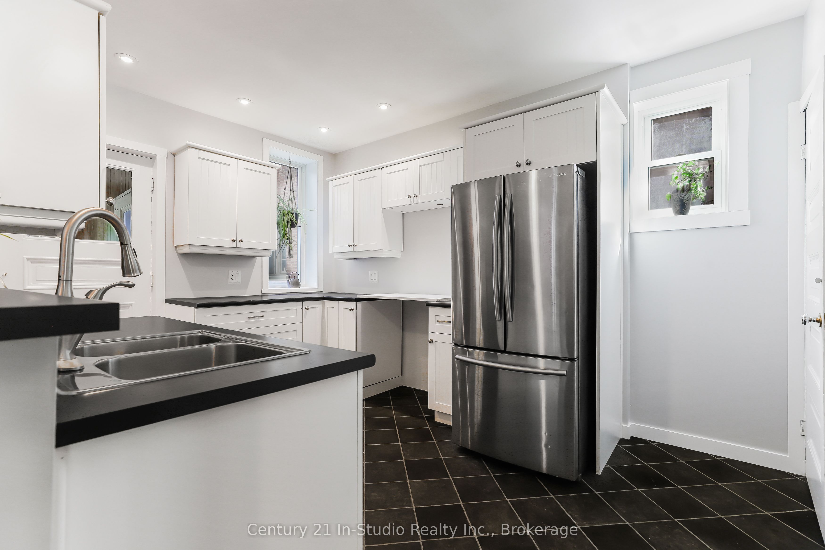 446 9th Street E Property Photo 19