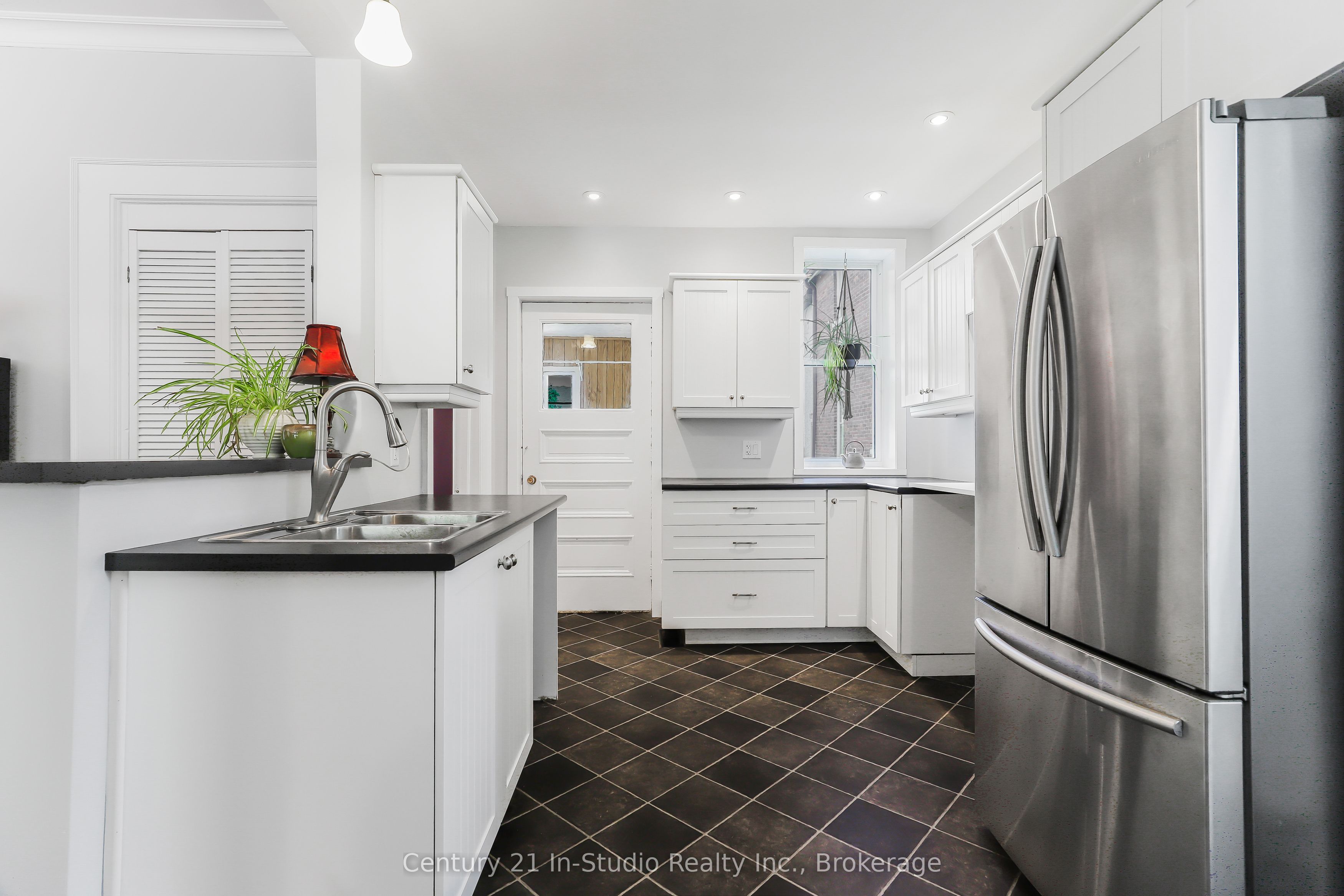 446 9th Street E Property Photo 21