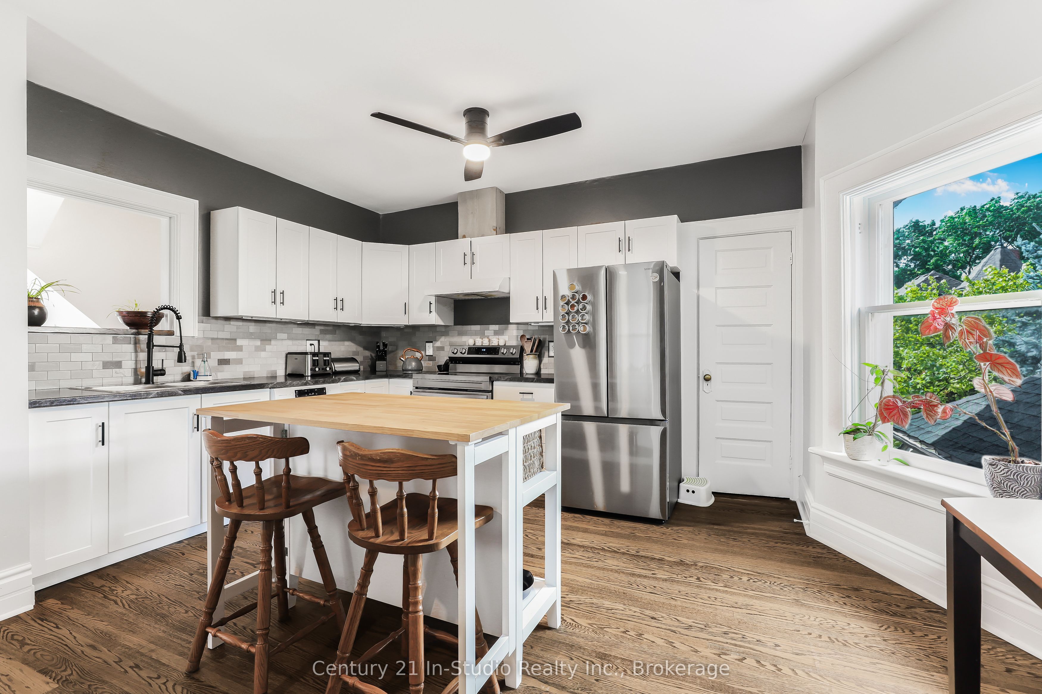446 9th Street E Property Photo 27