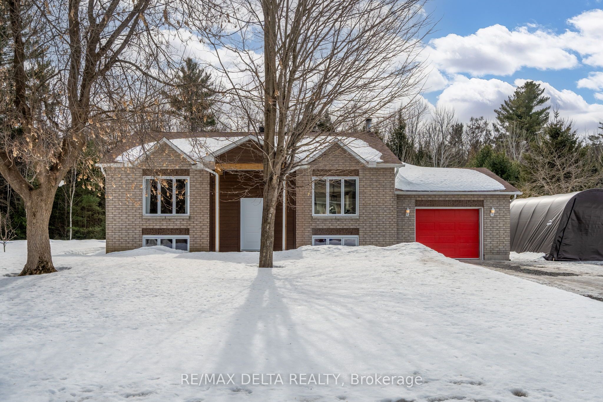 210 Cardinal Crescent Property Photo