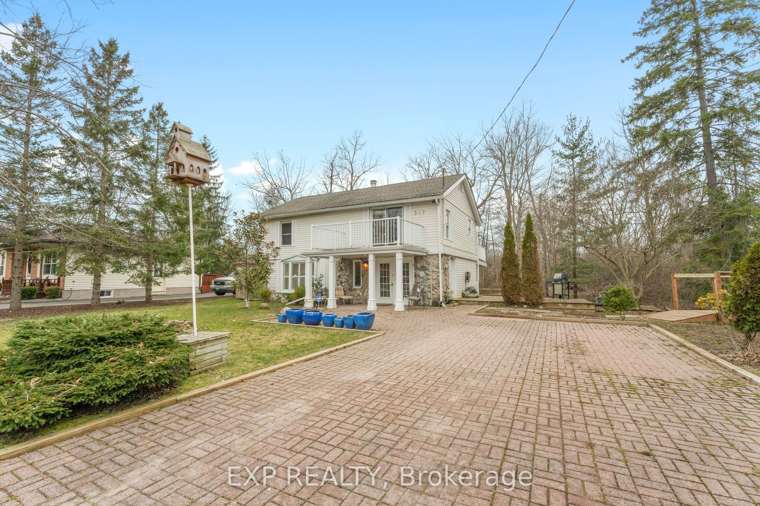 327 Maple Leaf Avenue Property Photo 1