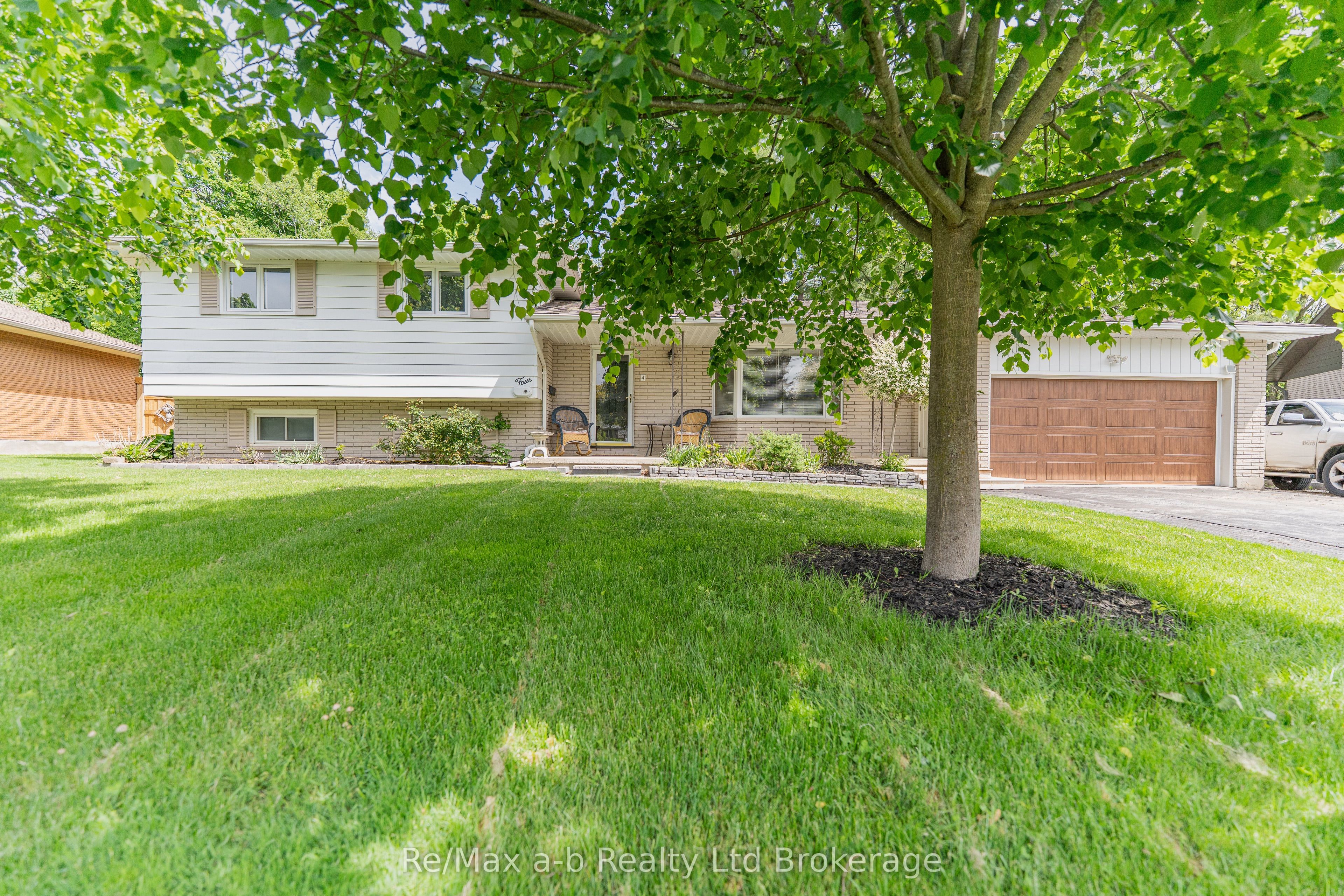 4 Burdock Court Property Photo 1