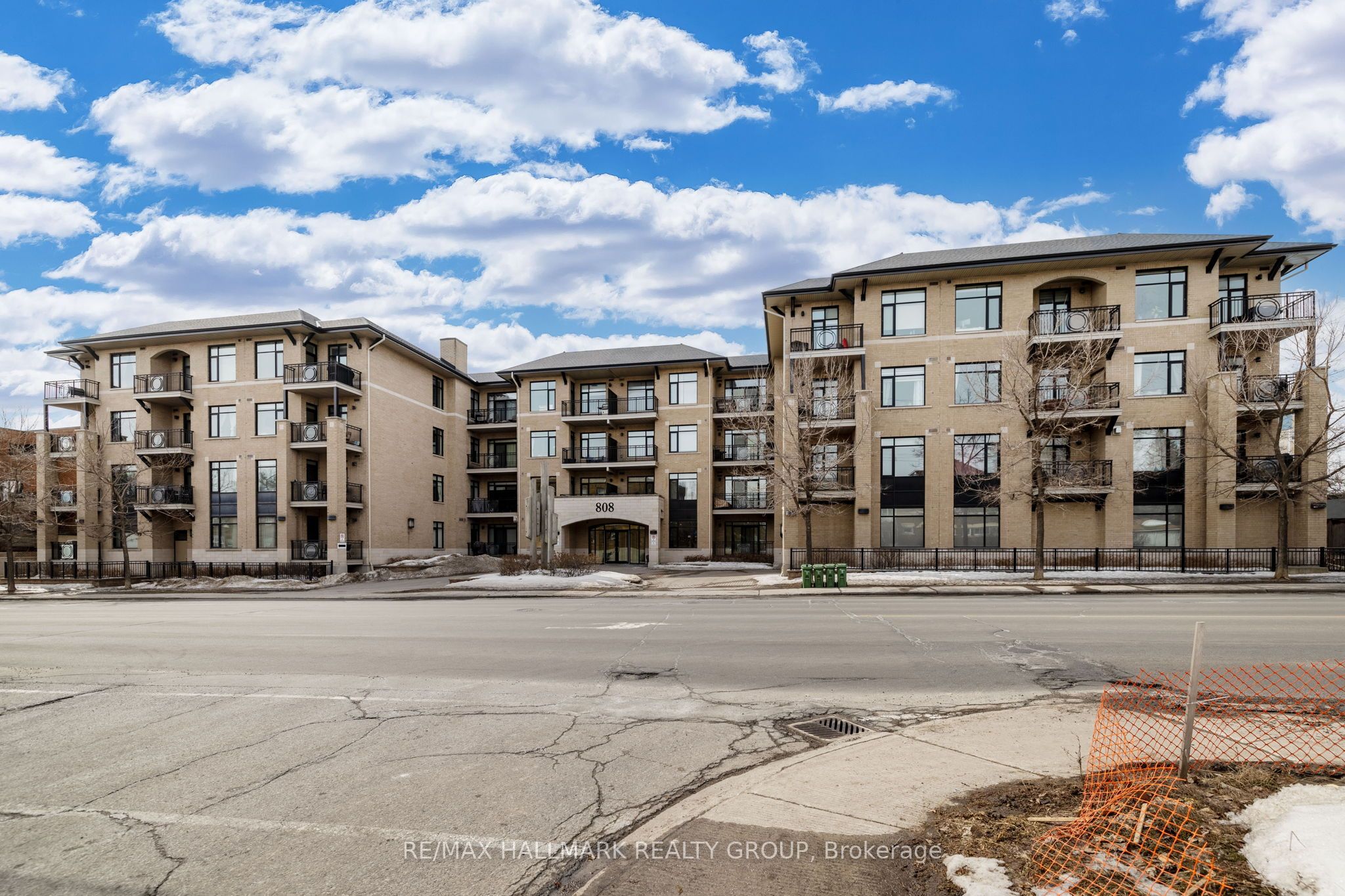 #ph5 - 808 Bronson Avenue Property Photo