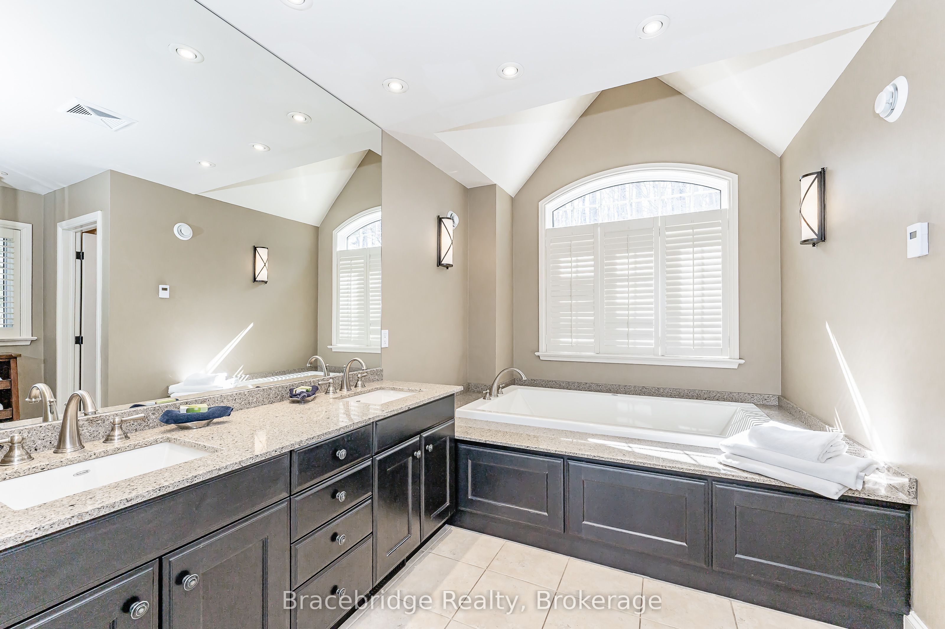 3876 Muskoka Rd Hwy 118 N/a W Sandfield 3 W3 Property Photo 20