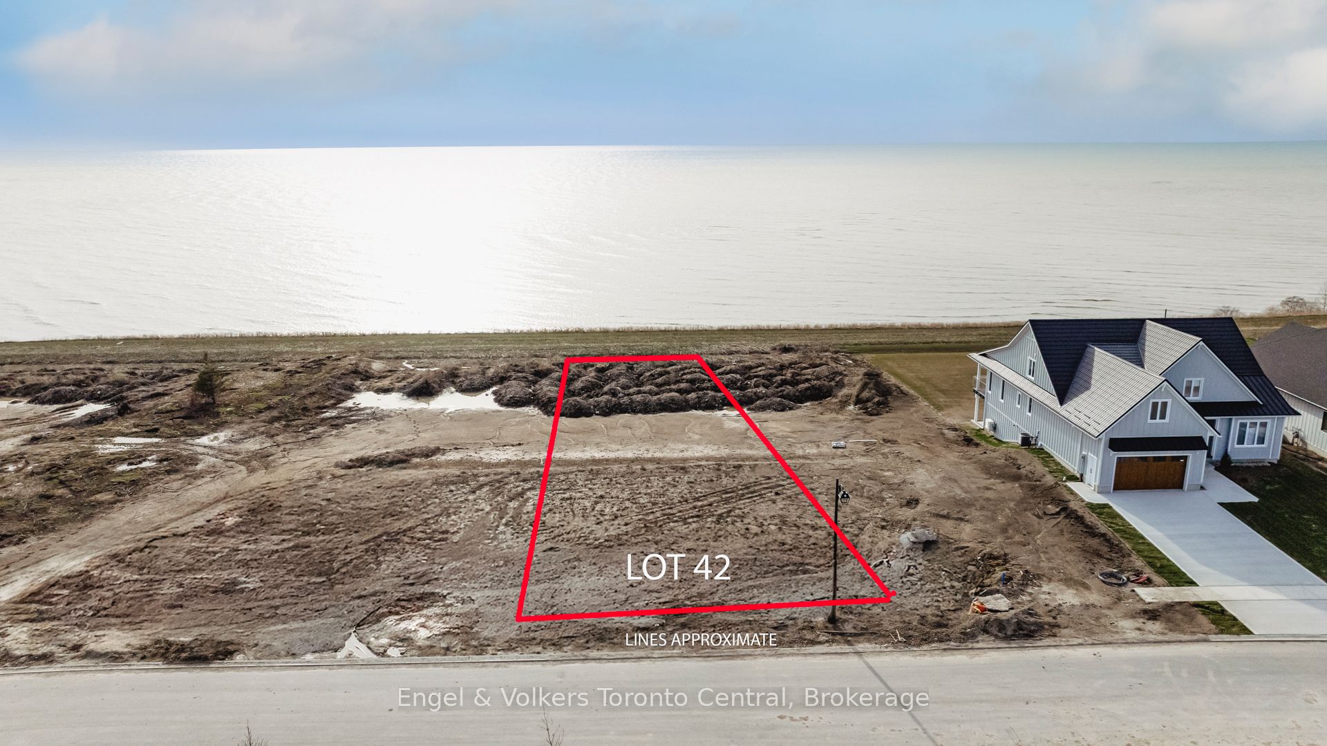 468 Coast Drive Property Photo 1