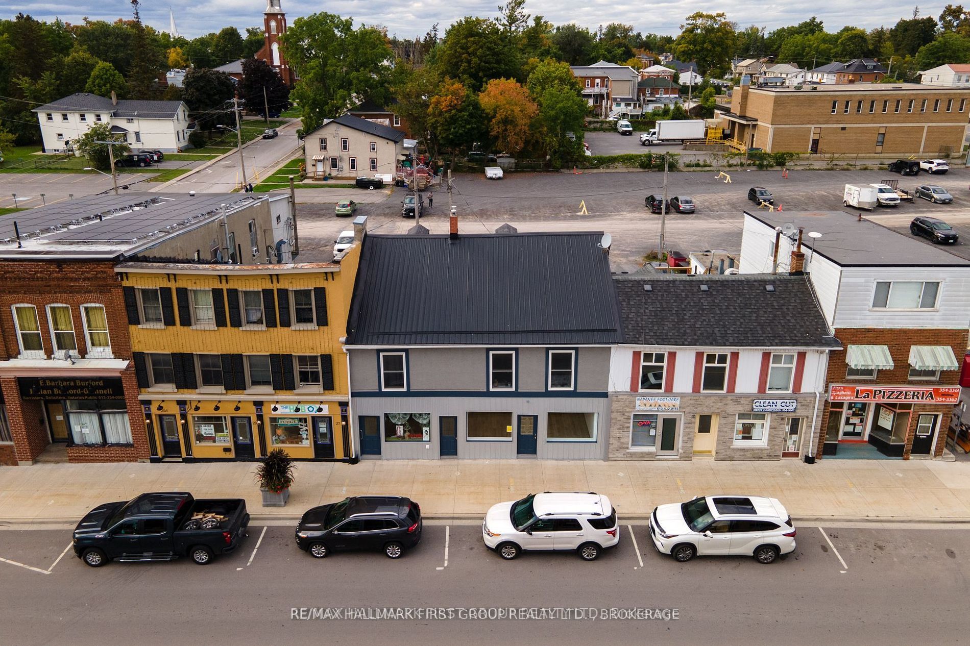 20 Dundas St E Property Photo