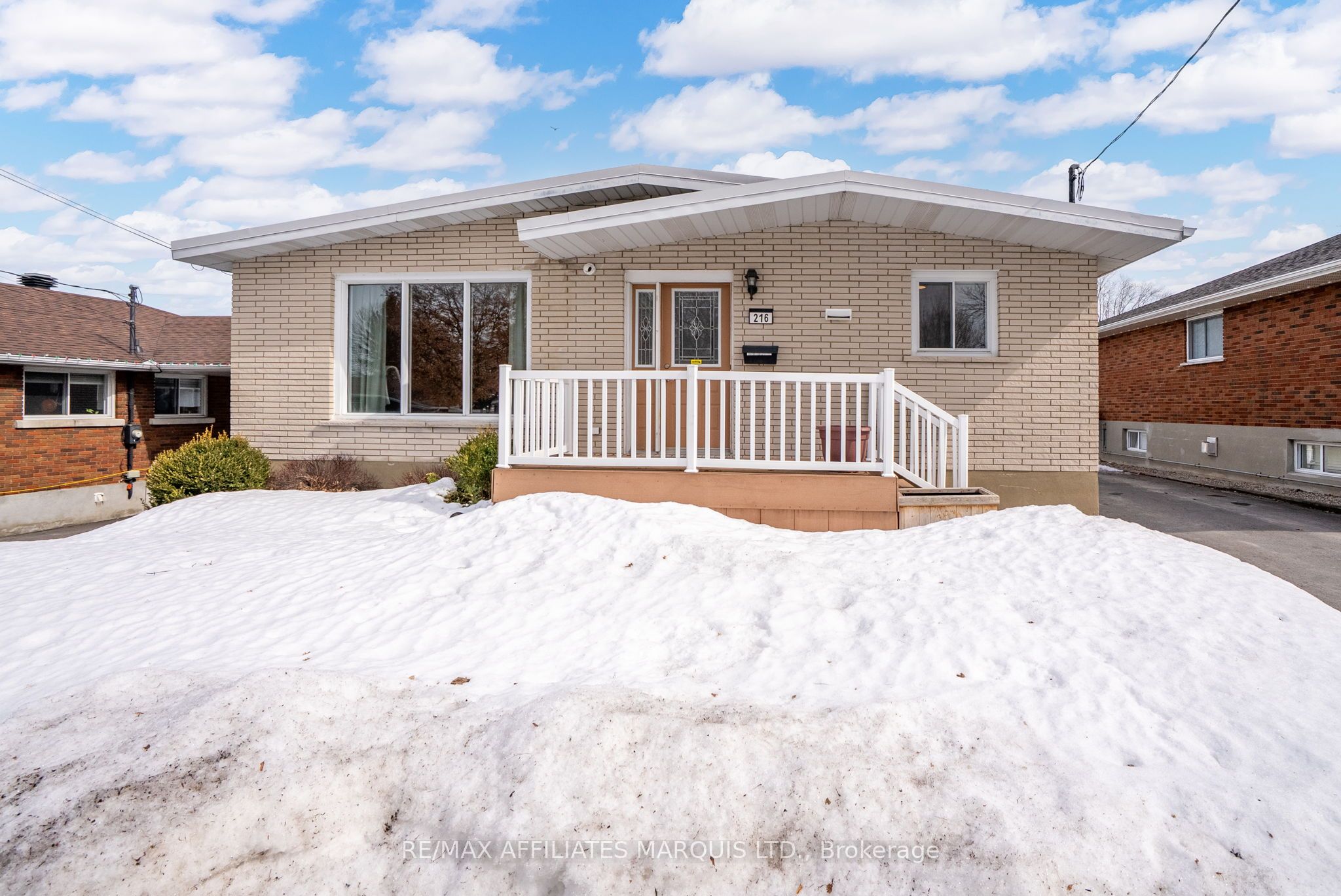 216 Jarvis Street Property Photo