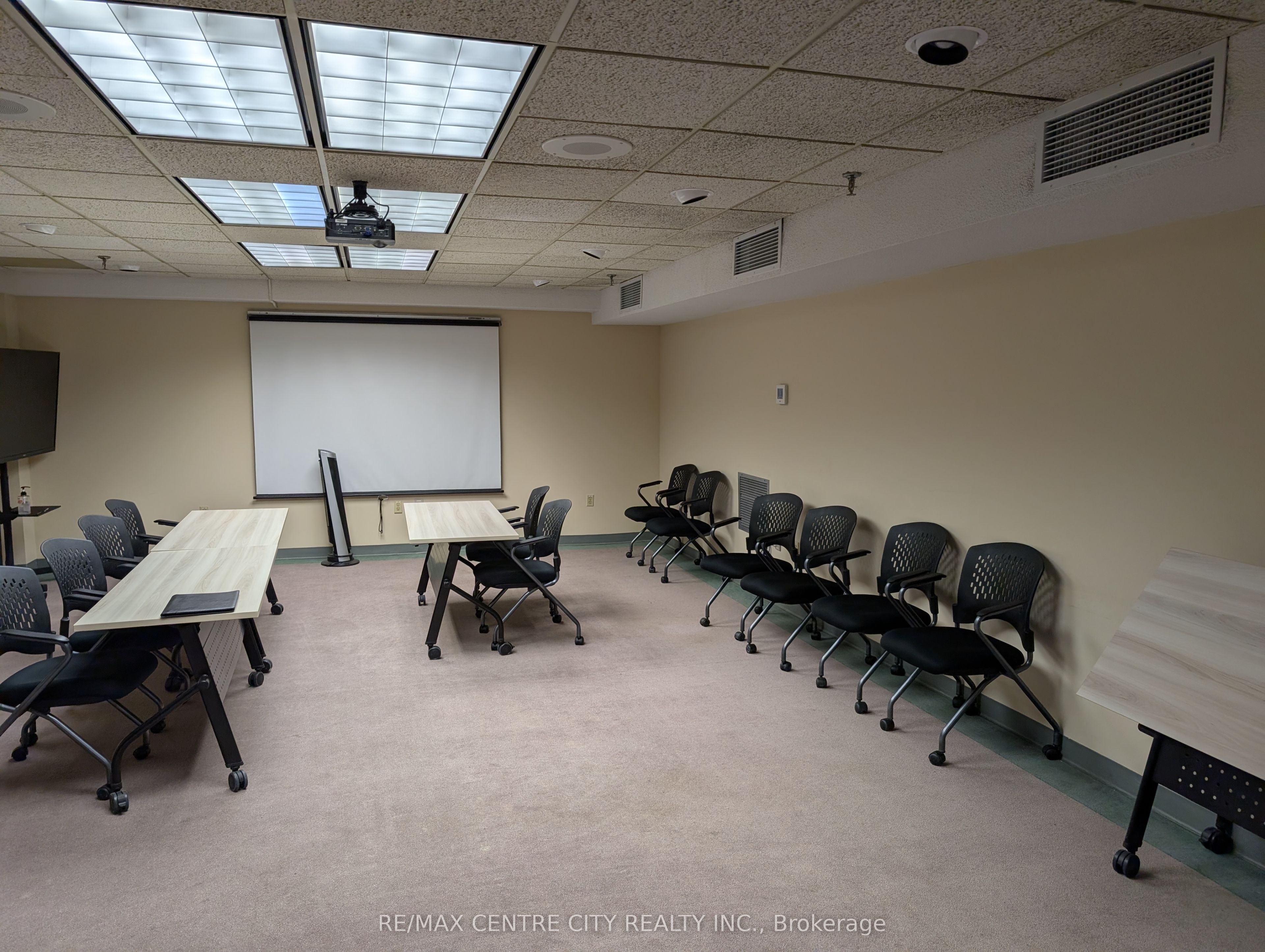 #219 - 379 Dundas Street Property Photo 2