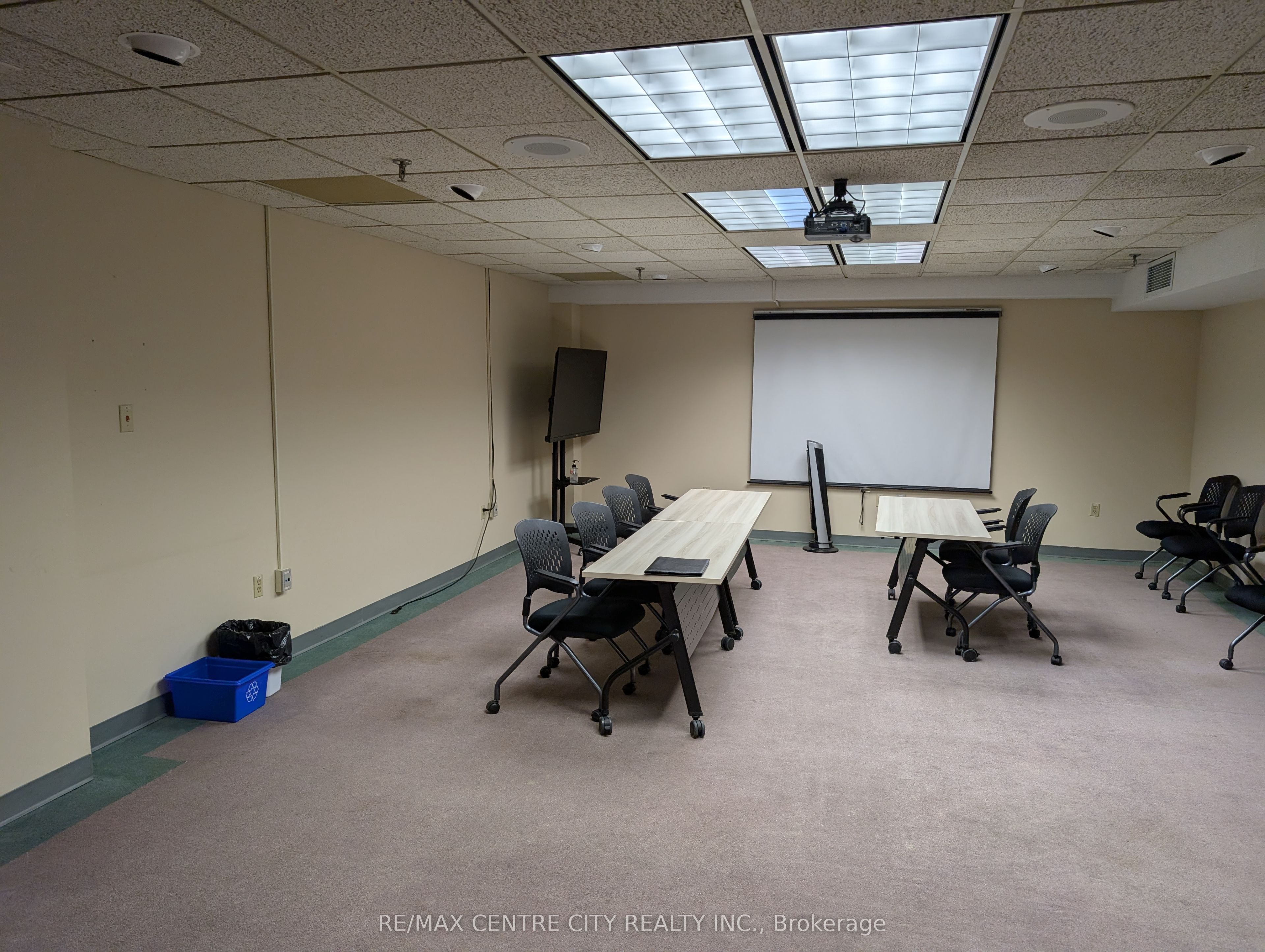 #219 - 379 Dundas Street Property Photo 3