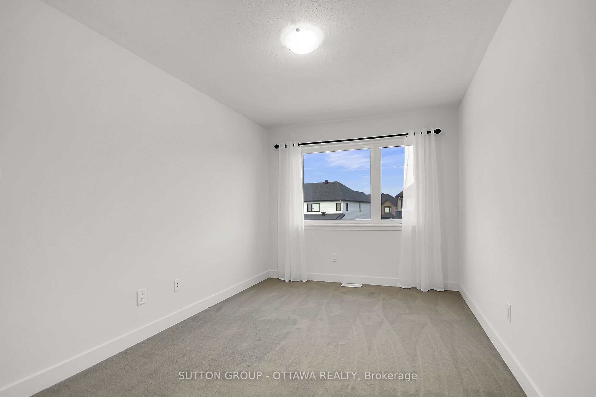 62 Heirloom Street Property Photo 32