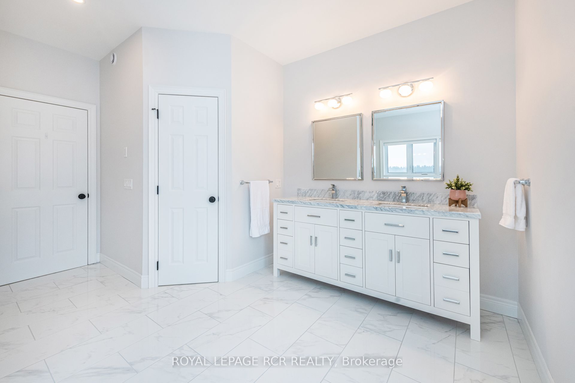 373373 6th Line Property Photo 23