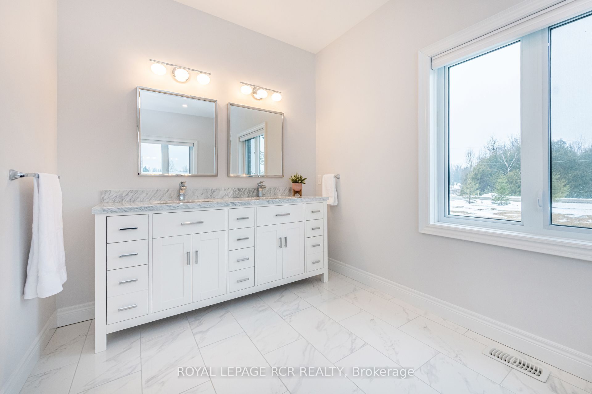 373373 6th Line Property Photo 24
