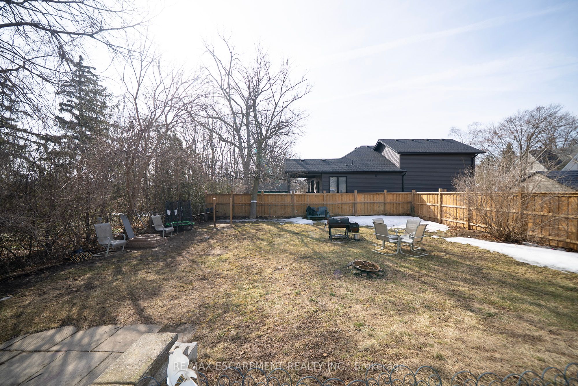 755 Colborne Street E Property Photo 10