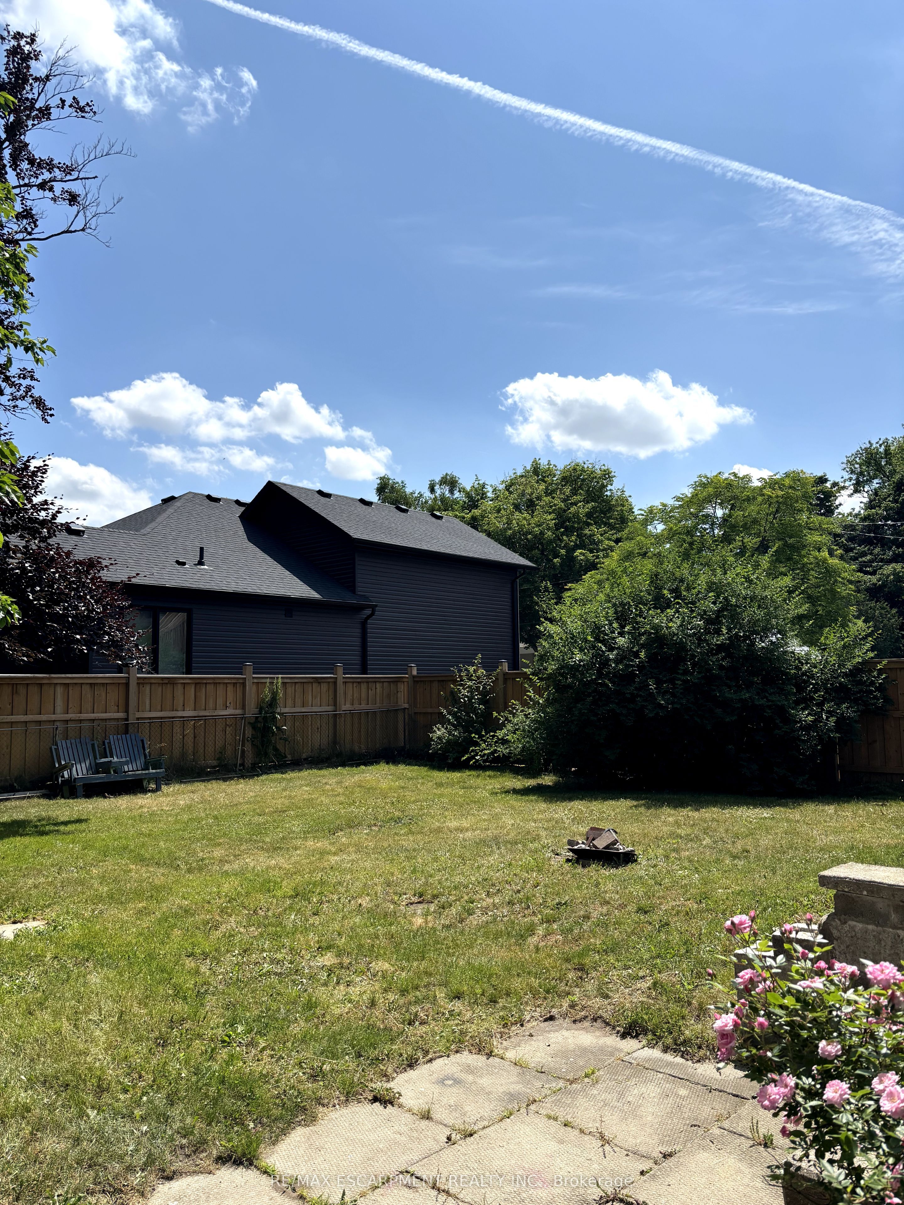 755 Colborne Street E Property Photo 29