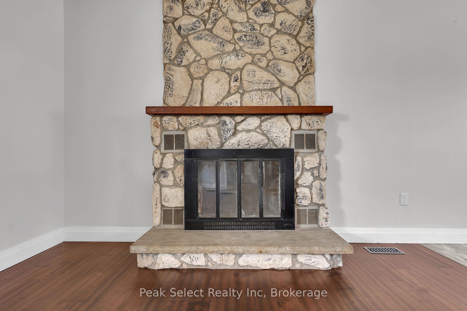 20328 Fairview Road Property Photo 16