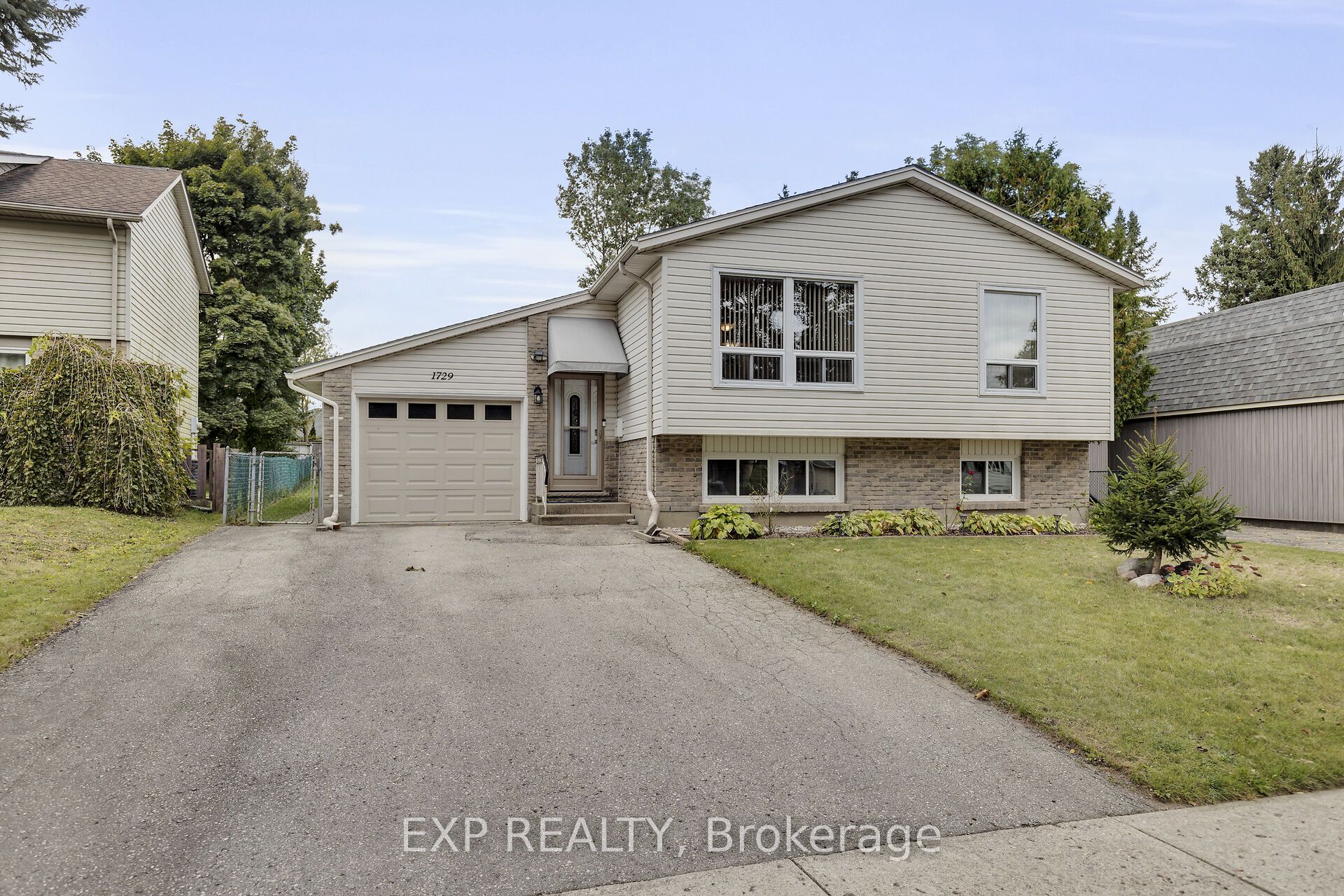 1729 Aldersbrook Road Property Photo 2